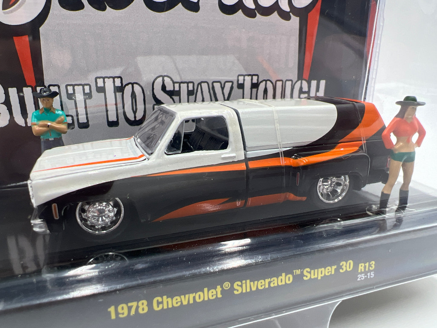2025 M2 Machines Diorama 1978 Chevrolet Silverado Super 30 R13 195F