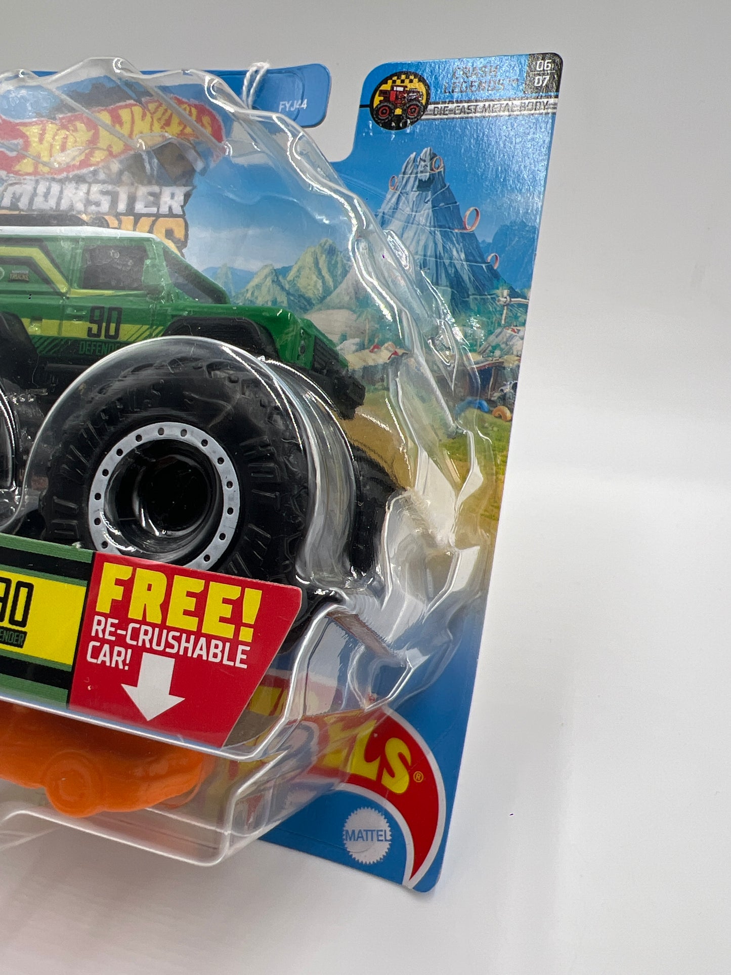 2021 Hot Wheels Monster Trucks Crash Legends #46 Land Rover Defender 90 131G