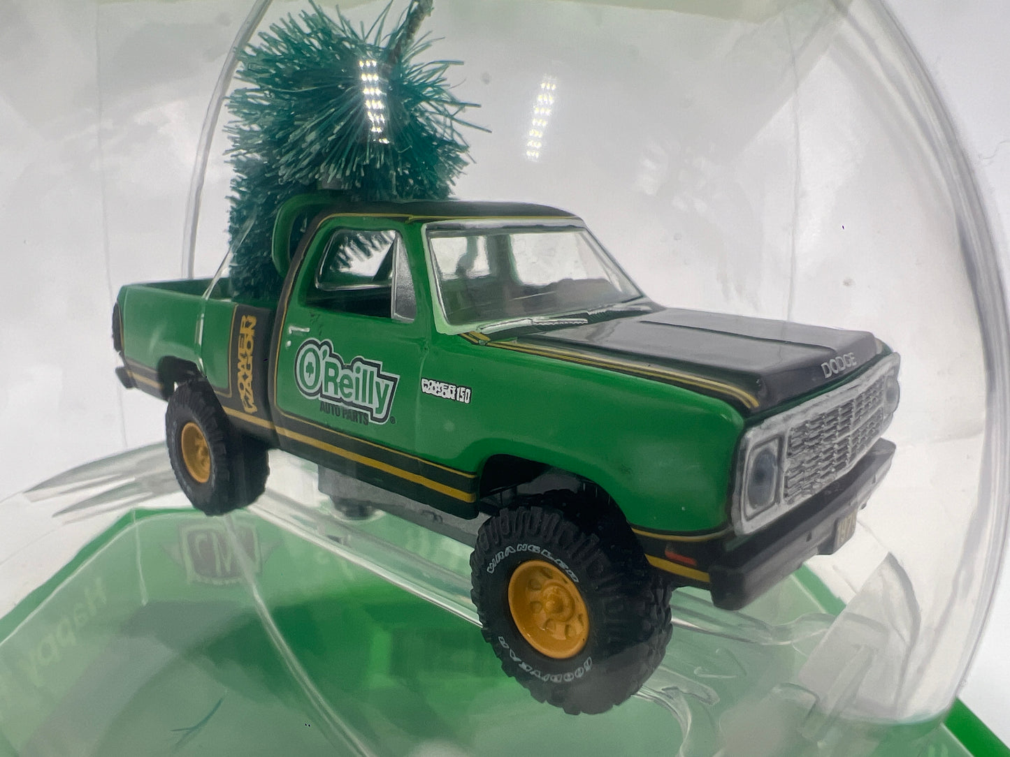 M2 Machines Oreillys Exclusive Holiday Ornaments 1979 Dodge Power Wagon Green