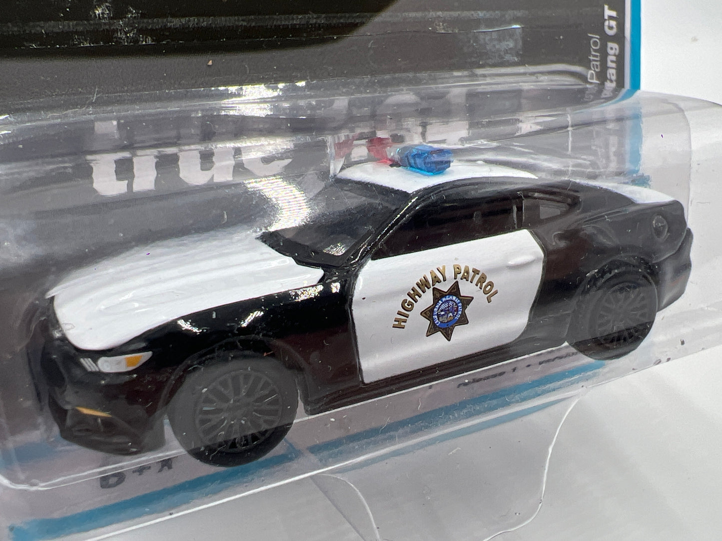Auto World Modern Muscle Release 1 Version A Highway Patrol 2017 Ford Mustang GT