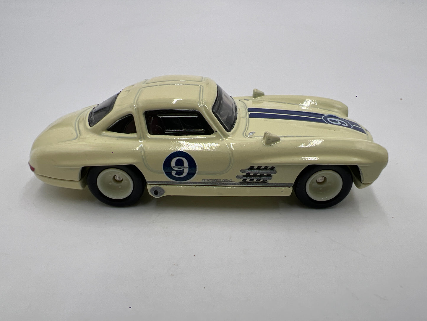 Hot Wheels Diorama Premium Mercedes-Benz 300 SL Yellow Loose