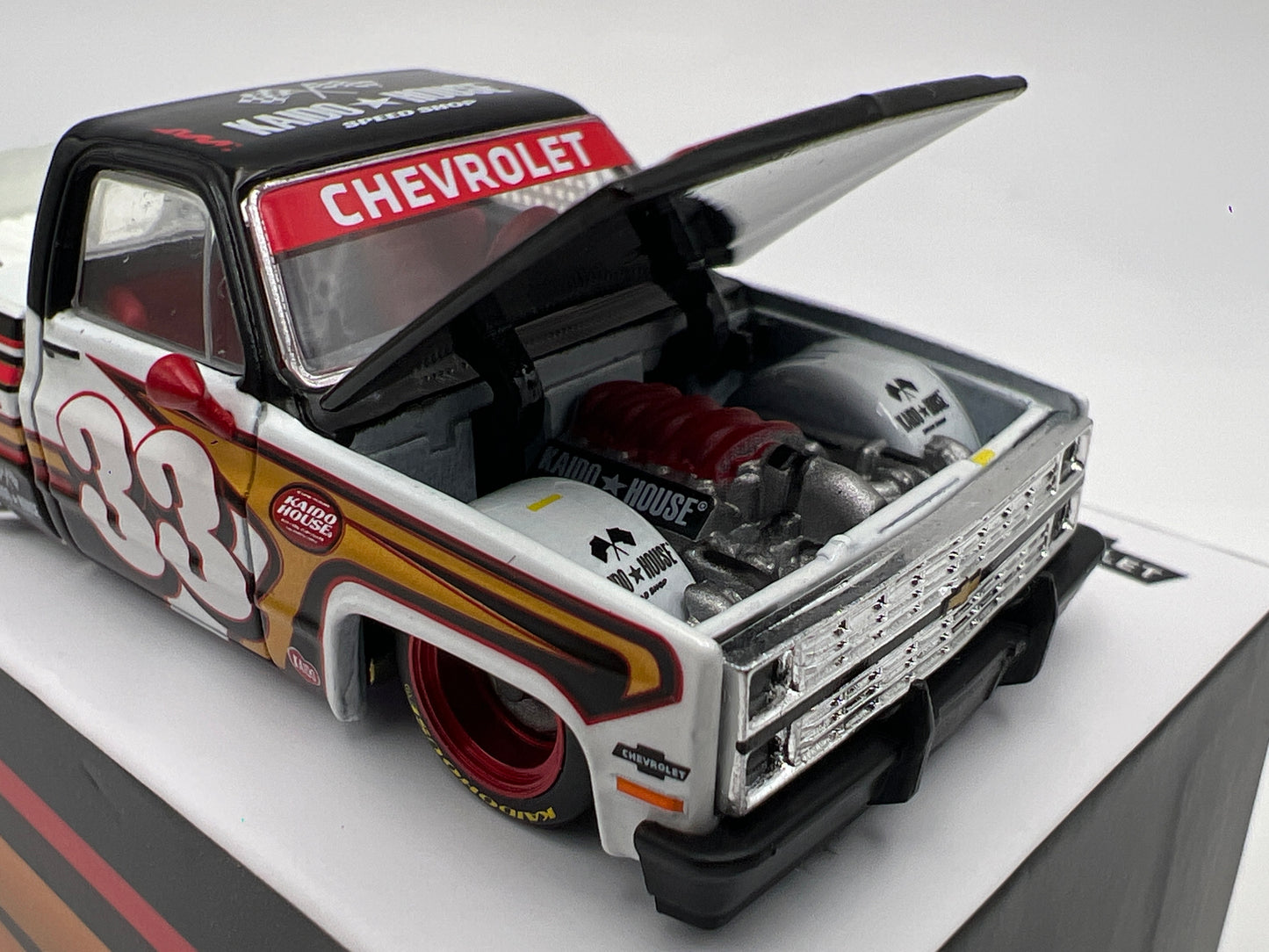 Mini GT x Kaido House #212 Chevrolet Silverado Kaido Intimidator V1
