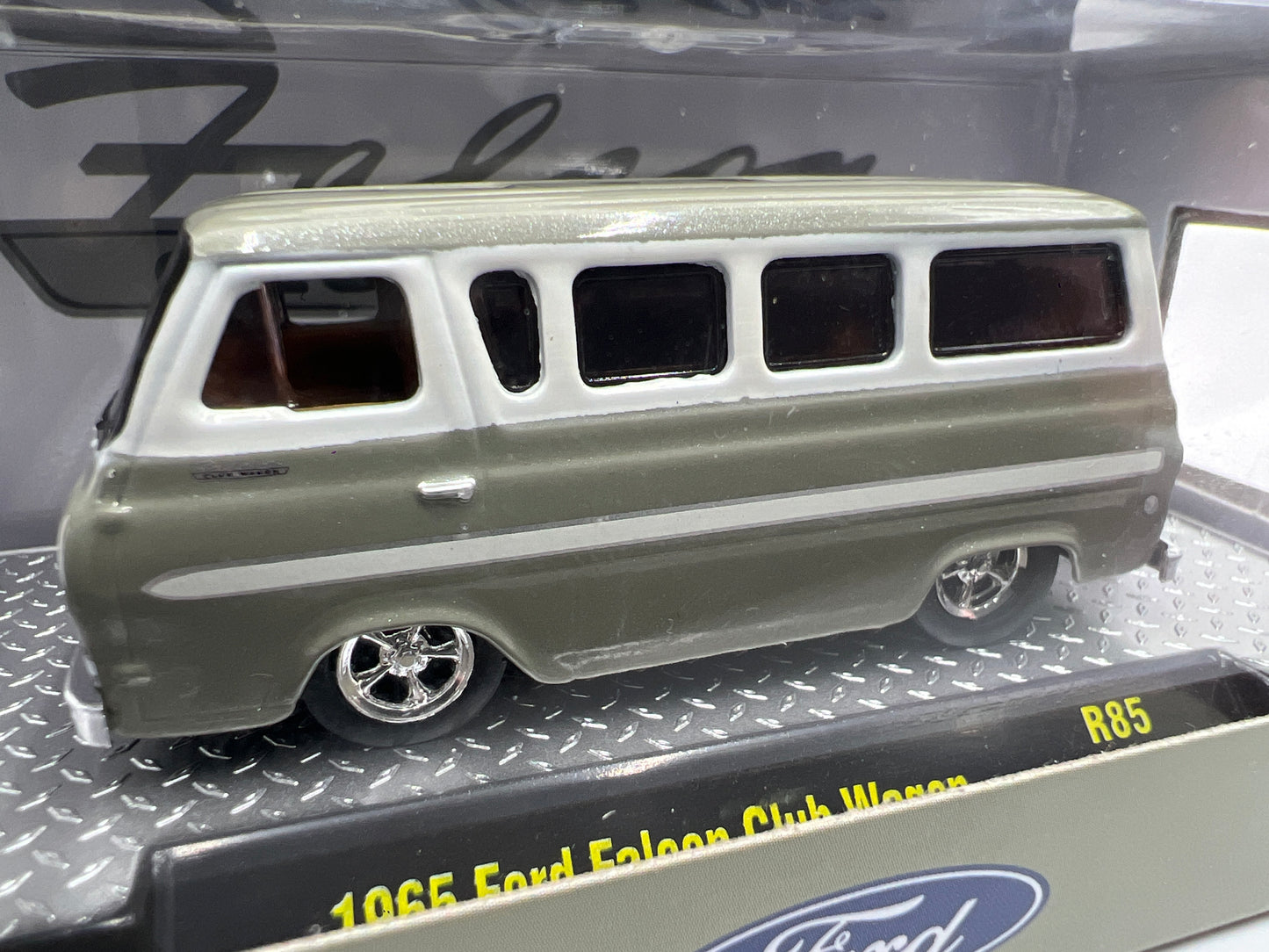 M2 Machines Detroit Muscle 1965 Ford Falcon Club Wagon Green R85