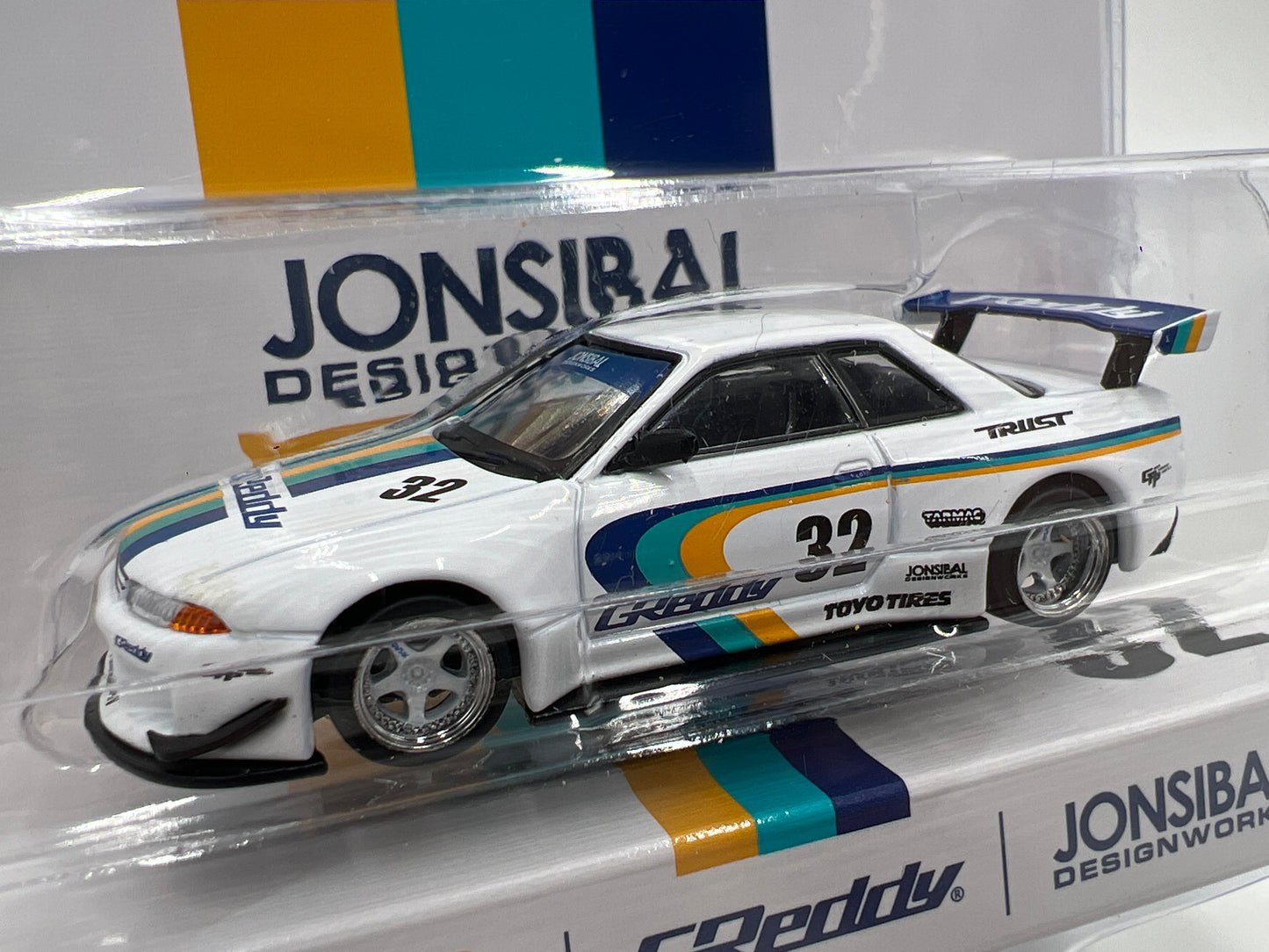 Tarmac Works Mijo Exclusives Nissan Skyline R32 Widebody Jonsibal GReddy White