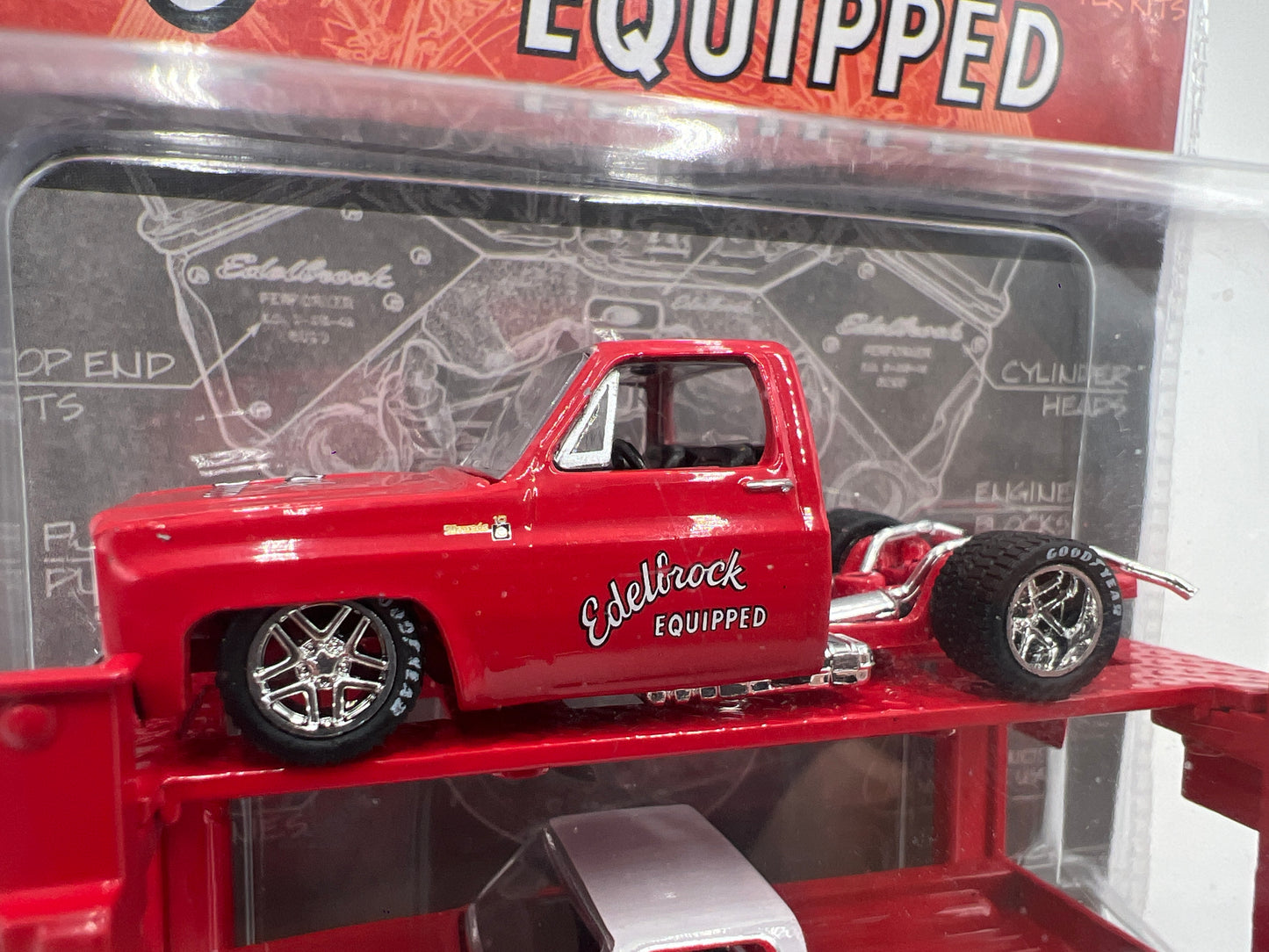 M2 Machines Auto-Lift 2 Pack Edelbrock 1979 Chevrolet Silverado Red R25