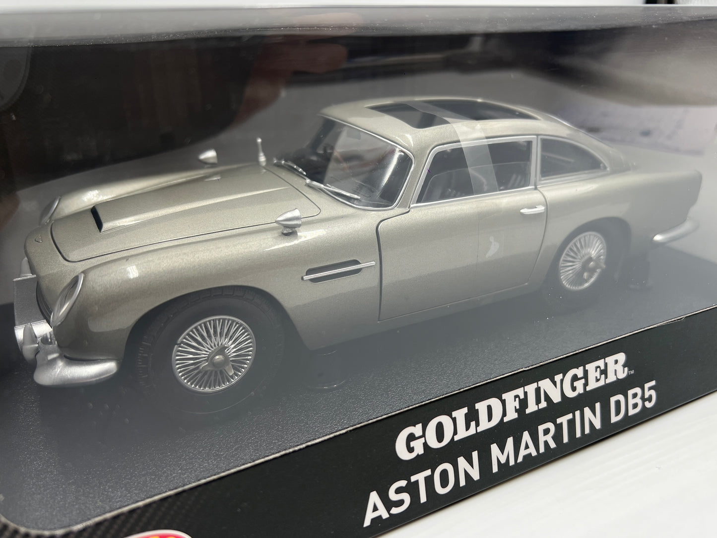 Hot Wheels Elite 1:18 Scale 007 Goldfinger Aston Martin DB5 Silver