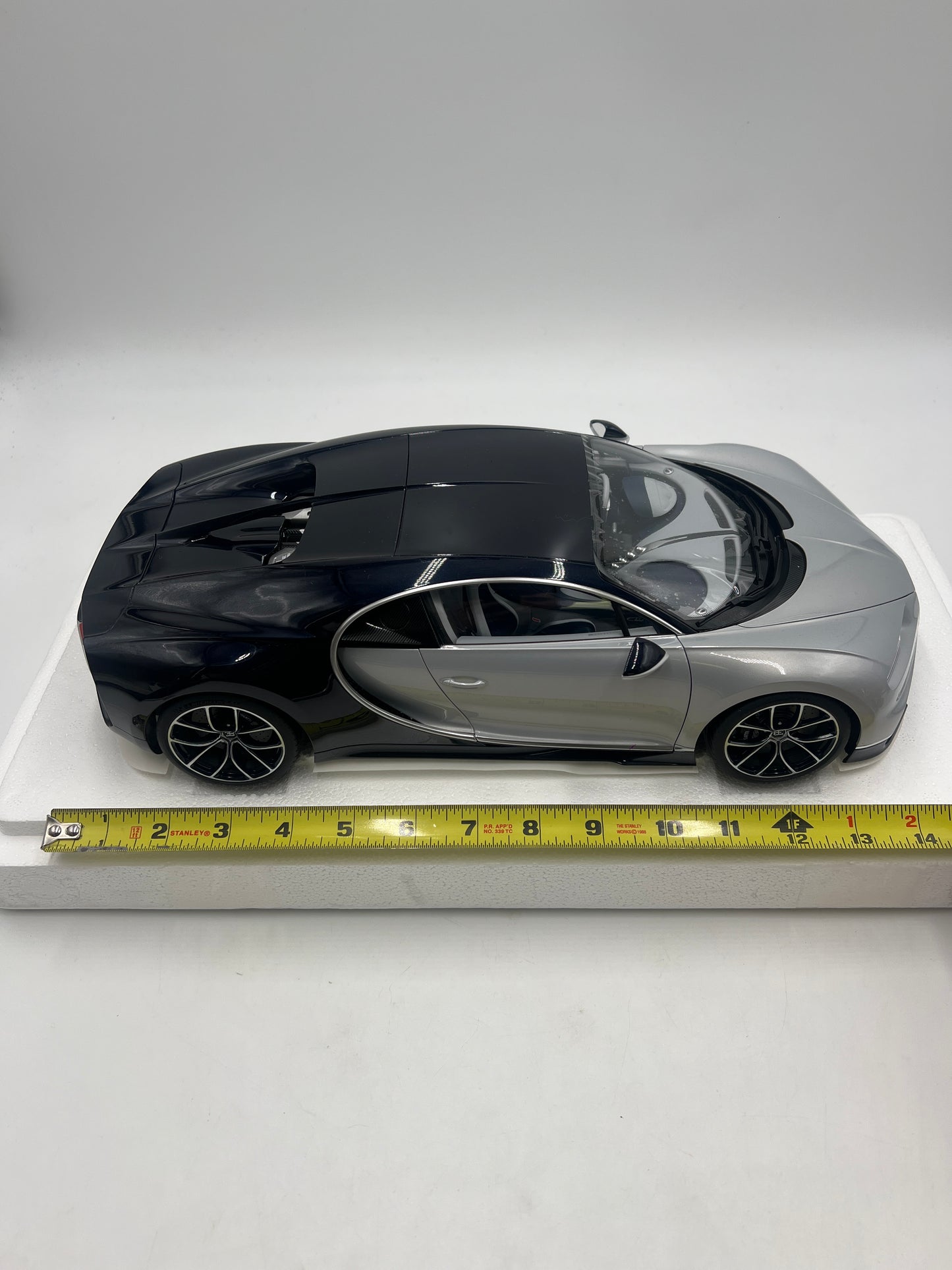 VHTF AutoArt Limited 1/12 Scale Bugatti Chiron New With Box *Outer Box Has Damage*