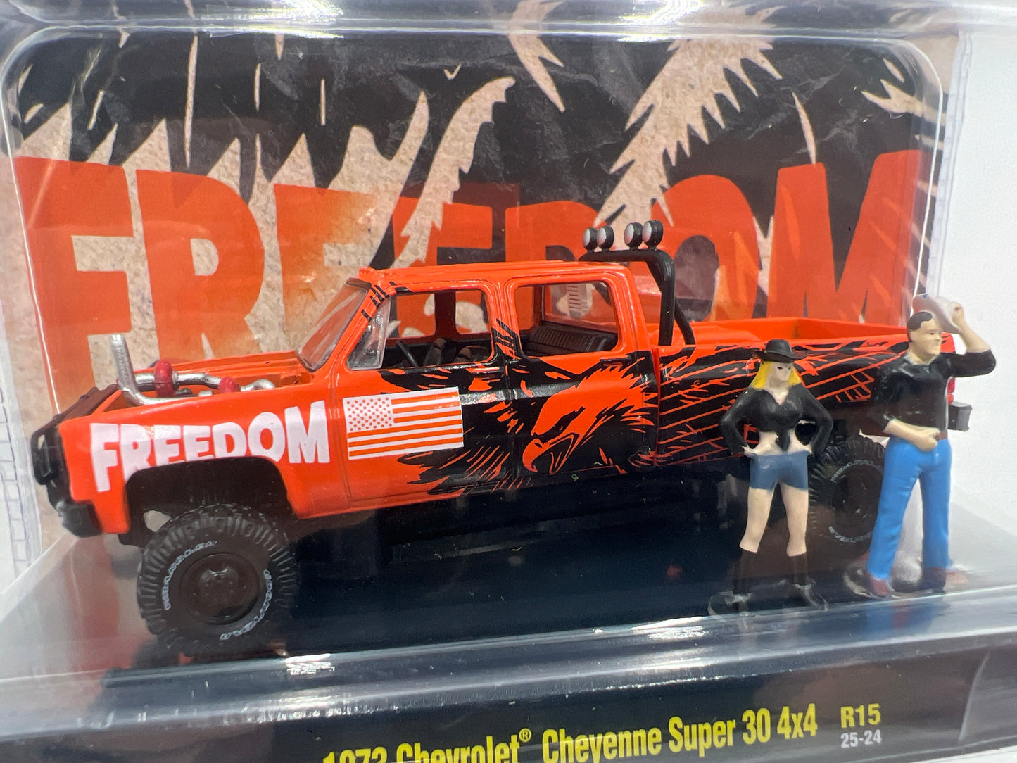 2025 M2 Machines Diorama 1973 Chevrolet Cheyenne Super 30 4x4 R15 198E