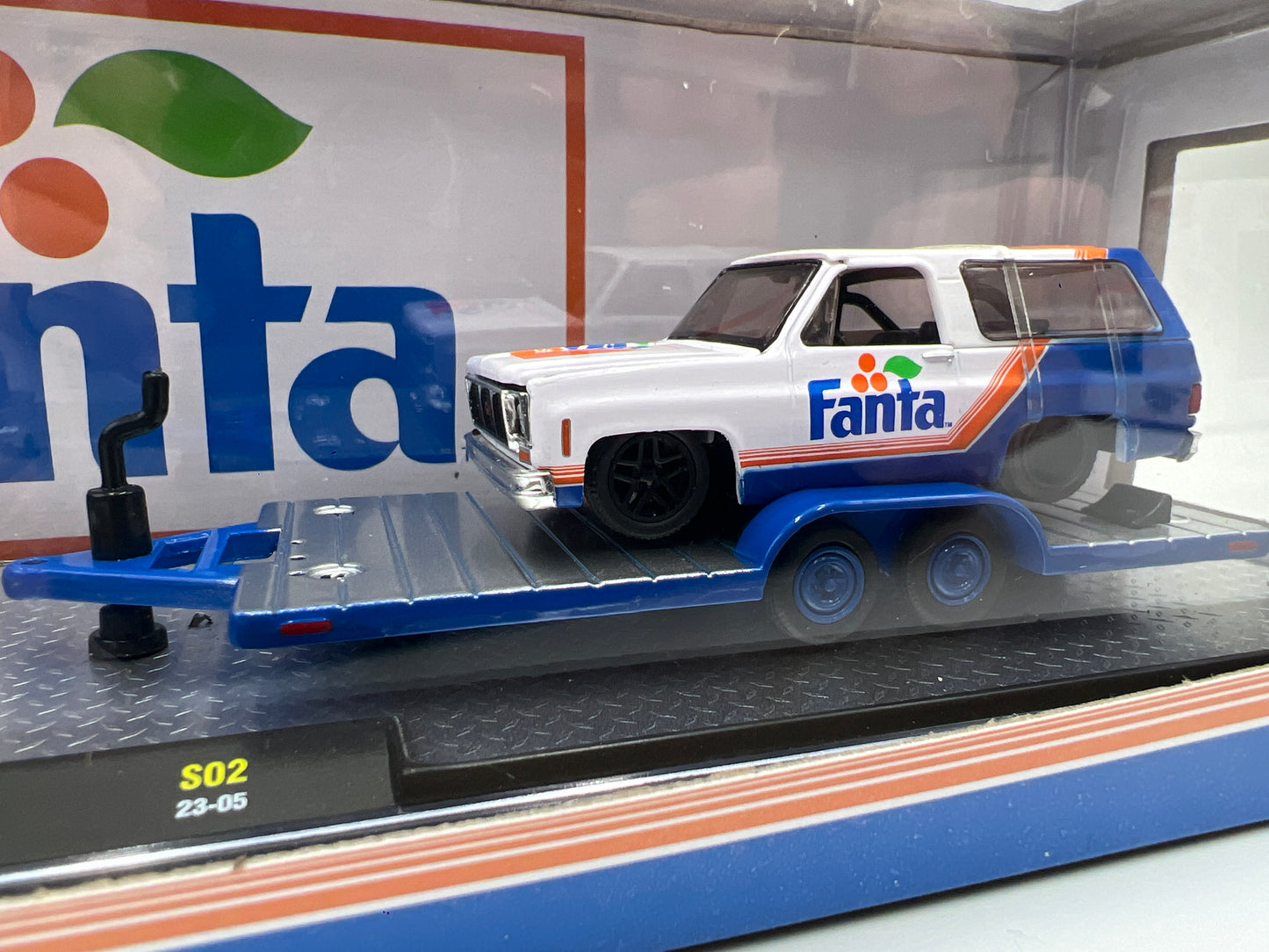 M2 Machines Auto Haulers Fanta 1973 GMC Sierra 3500 & 1973 GMC Jimmy Sierra S02