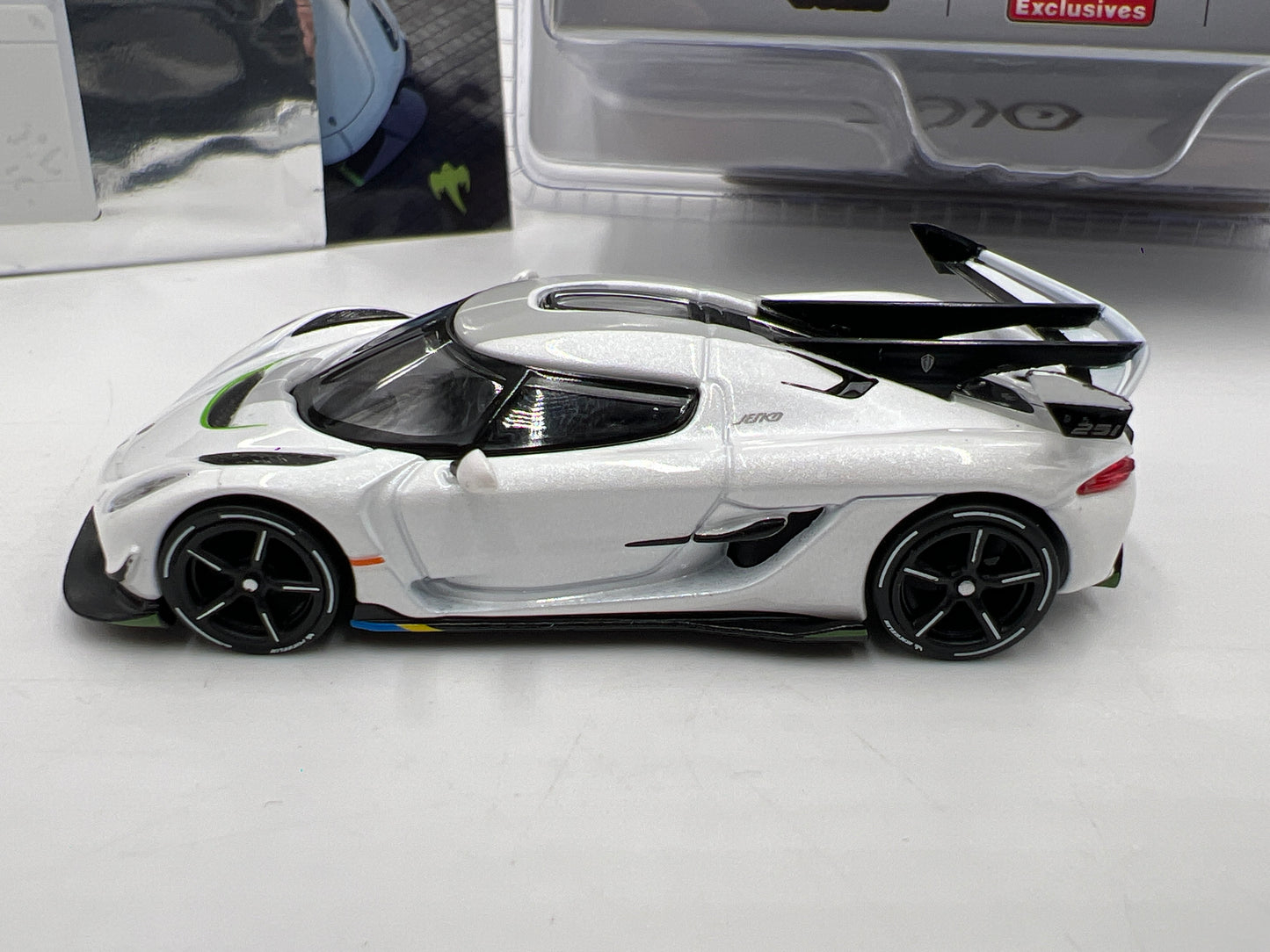 Tarmac Works Mijo Exclusives Koenigsegg Jesko Attack White W/Trading Cards Open Pack