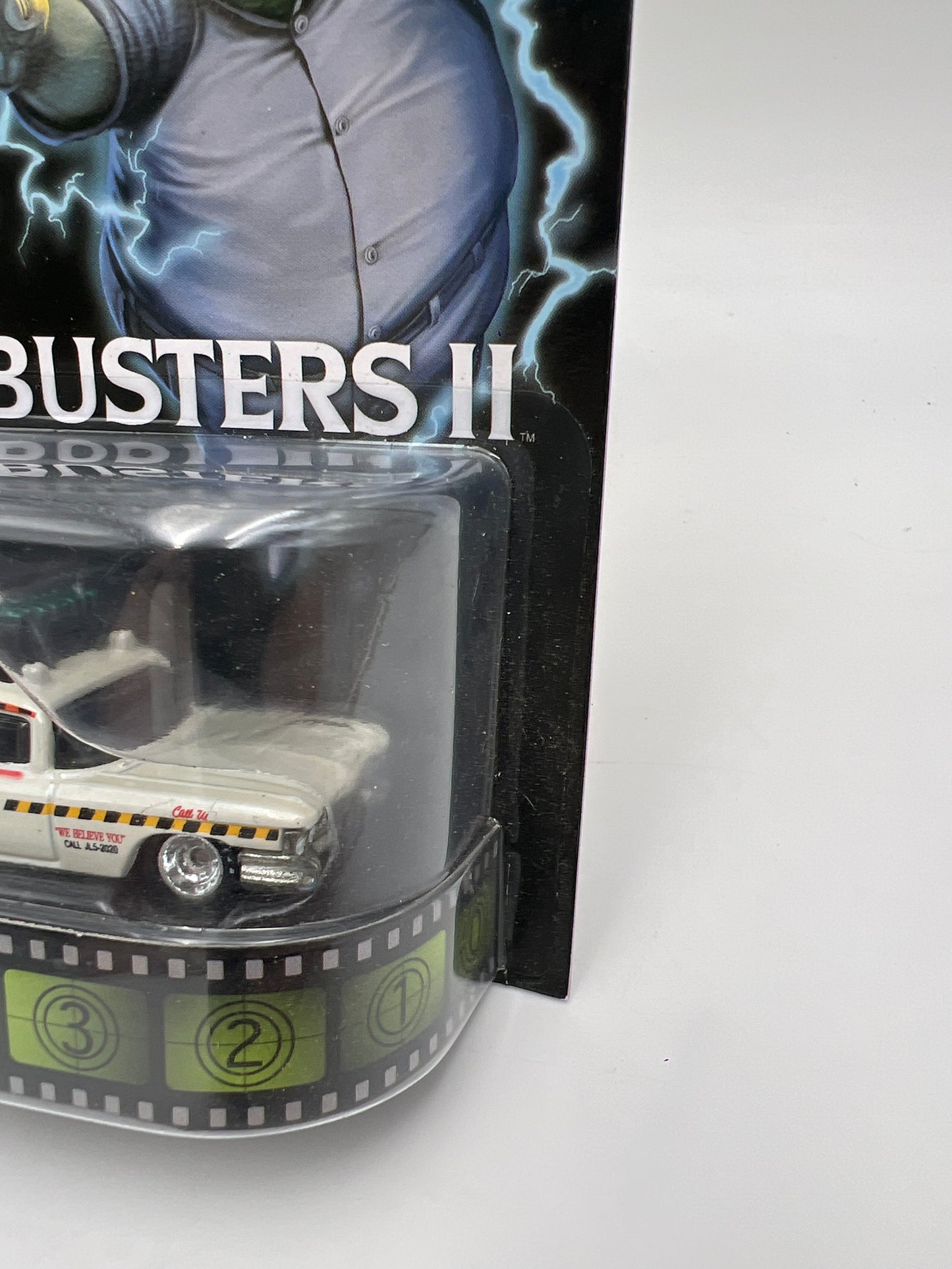 Hot Wheels Retro Entertainment Ghostbusters II Ecto-1A White W/Protector Bad Card