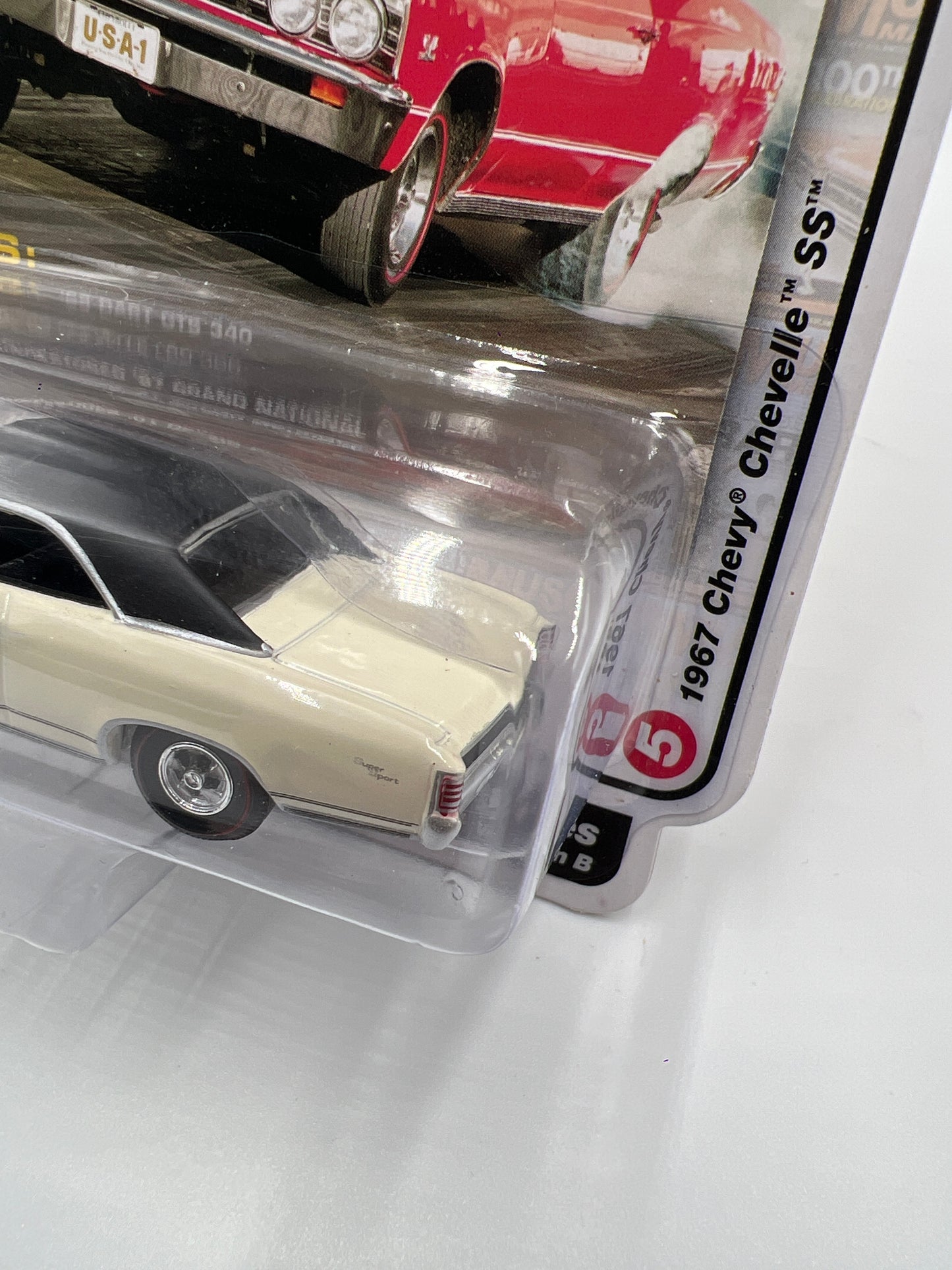 Auto World Hemmings Muscle Machines Release 4 Version B 1967 Chevy Chevelle SS Capri Cream White 231G