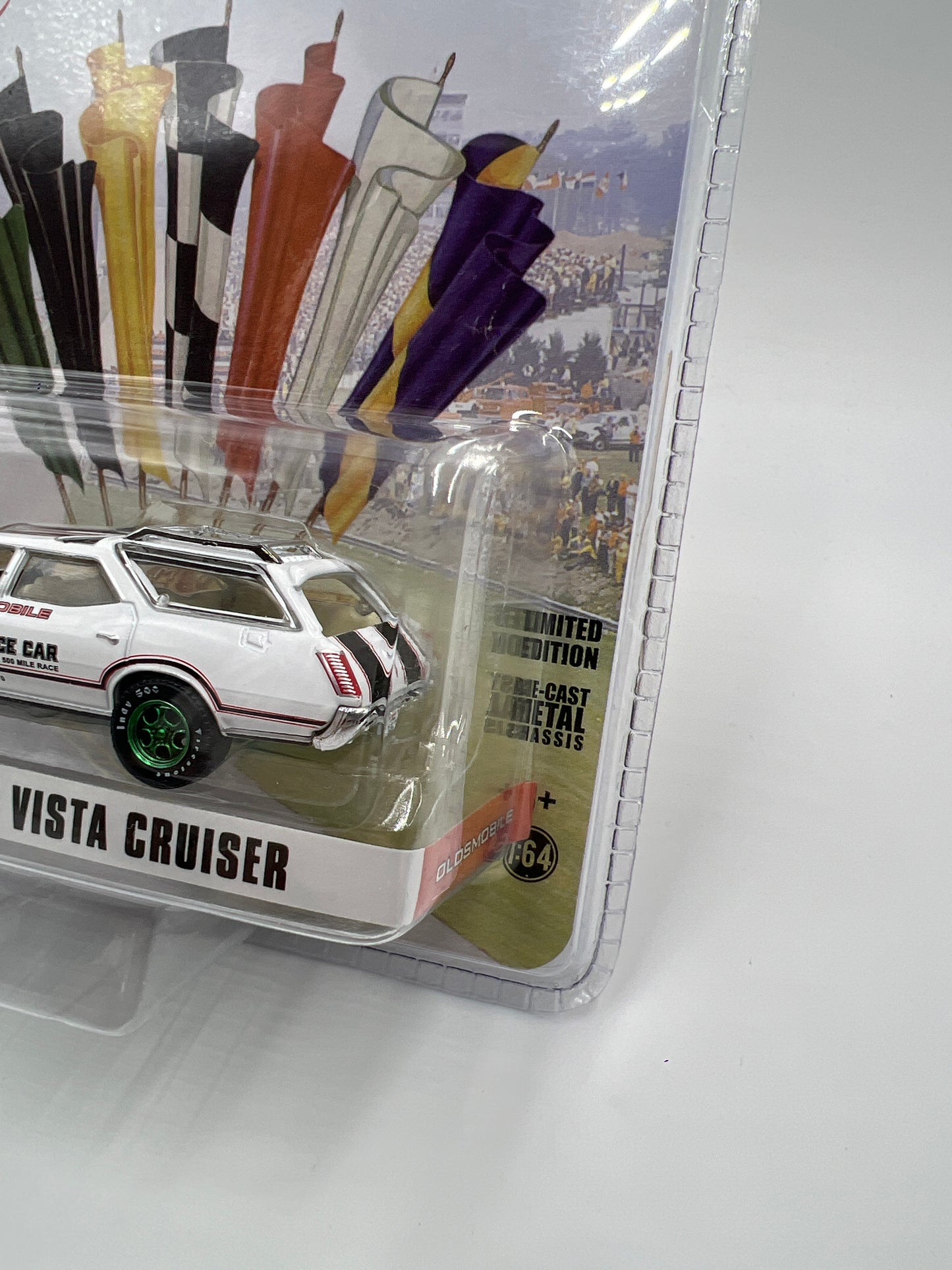 Greenlight Hobby Exclusive The 54th 500 CHASE 1970 Oldsmobile Vista Cruiser Pace Car White