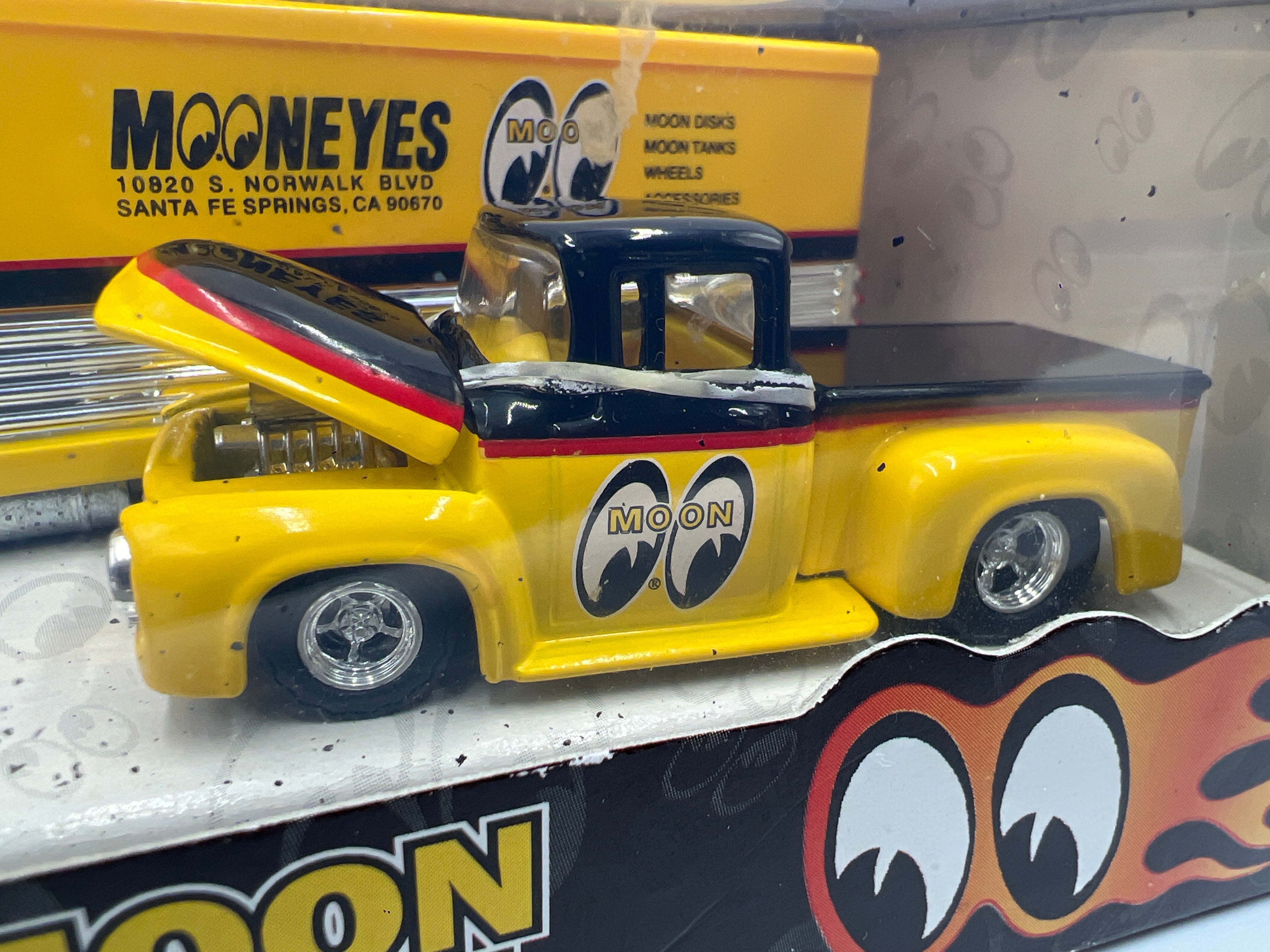 100% ホットウィール MOON Equipped truck set Hot Wheels Black Box 100% Hot Rod Series Moon Equipped Truck Set