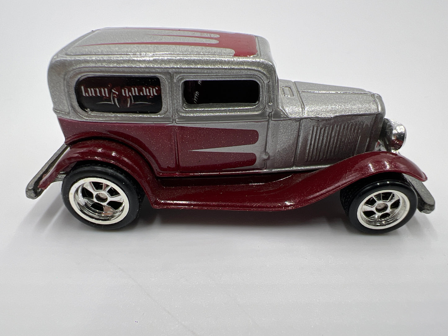 Hot Wheels 1/64 Larrys Garage 21 Car Box Set Chase Premium 32 Ford Delivery Maroon/Silver Loose