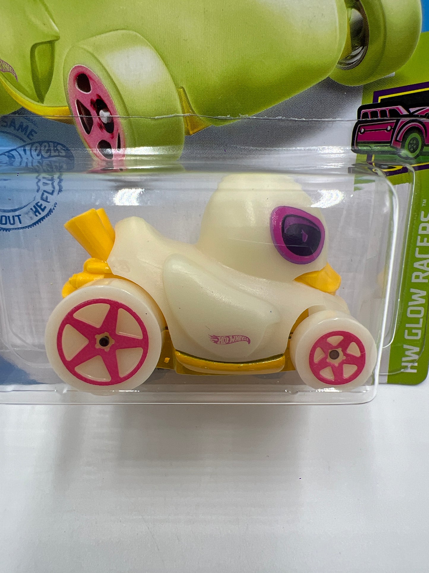 2021 Hot Wheels Glow Racers #111 Duck N Roll Glow In The Dark  123A
