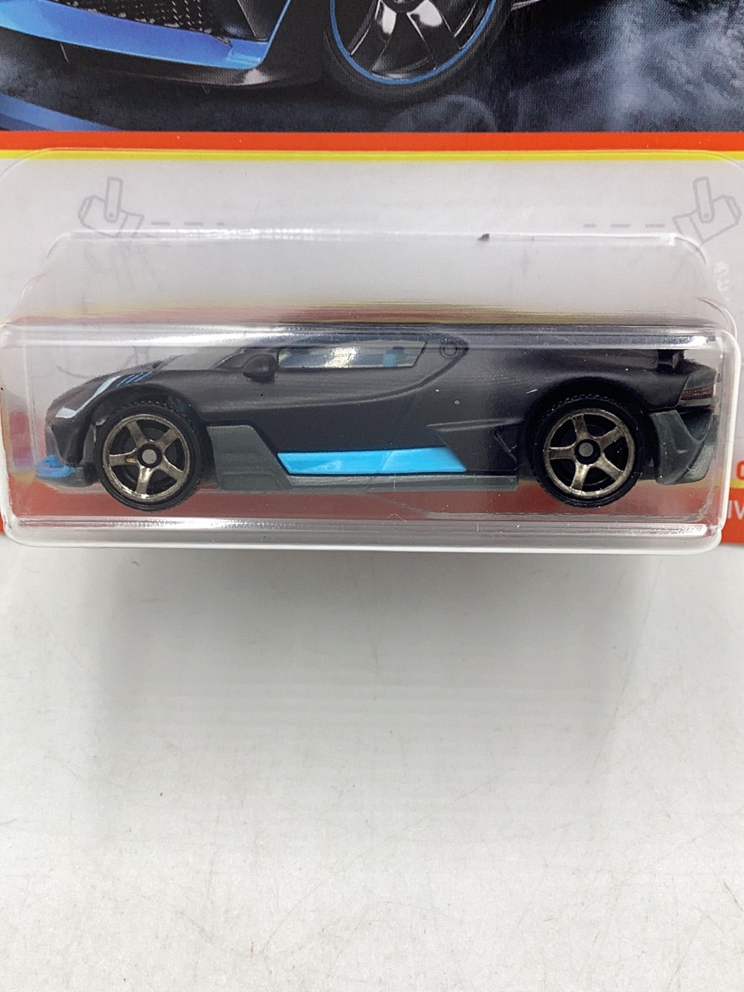 matchbox #39 2018 Bugatti Divo black YY2