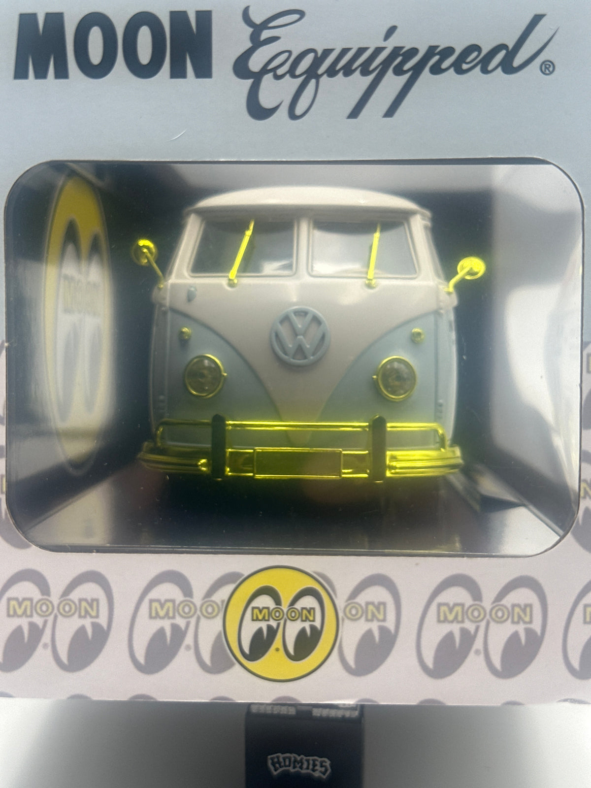 M2 Machines 1/24 CHASE 1960 VW Delivery Van Mooneyes R145