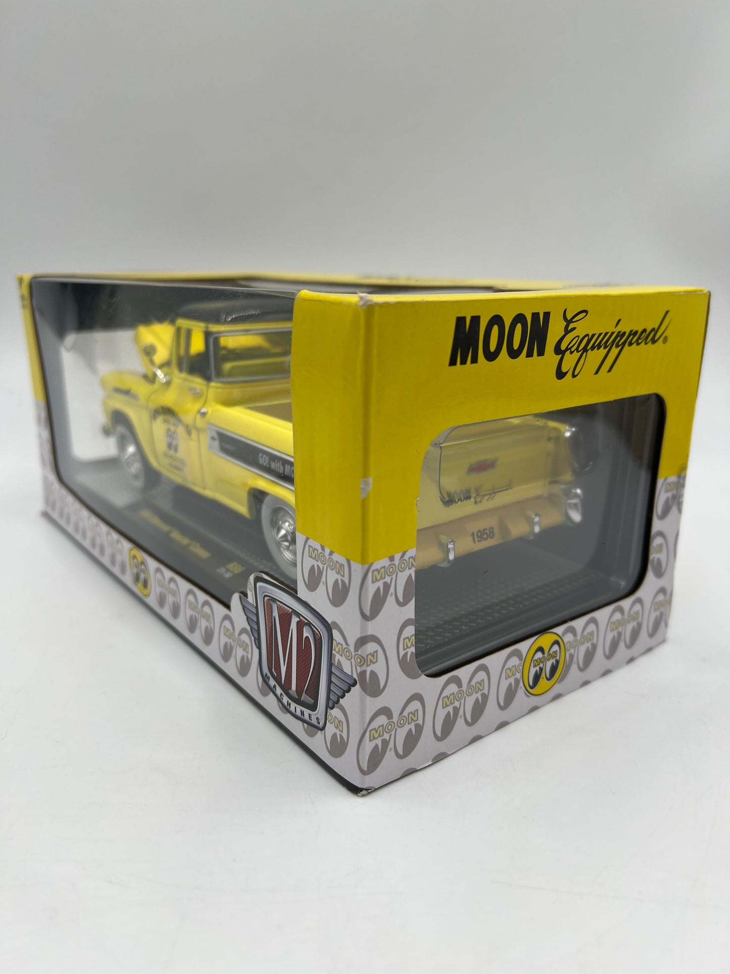 M2 Machines 1/24 Moon Equipped 1958 Chevrolet Apache Cameo Mooneyes Yellow R86