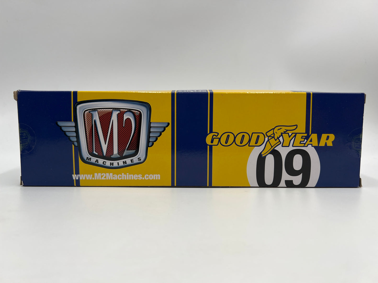 M2 Machines Auto Haulers Goodyear 1968 Chevrolet C60 Truck & 1968 Chevrolet Camaro Z/28 R34