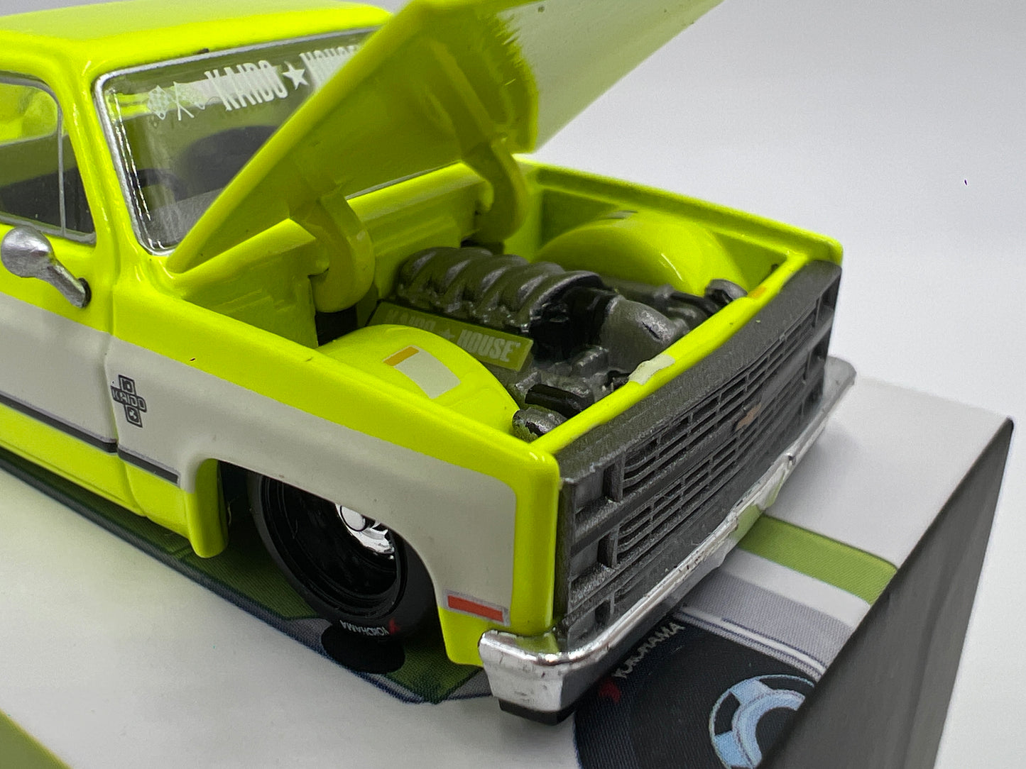 Mini GT x Kaido House #112 Chevrolet Silverado Kaido Flo Yellow V1