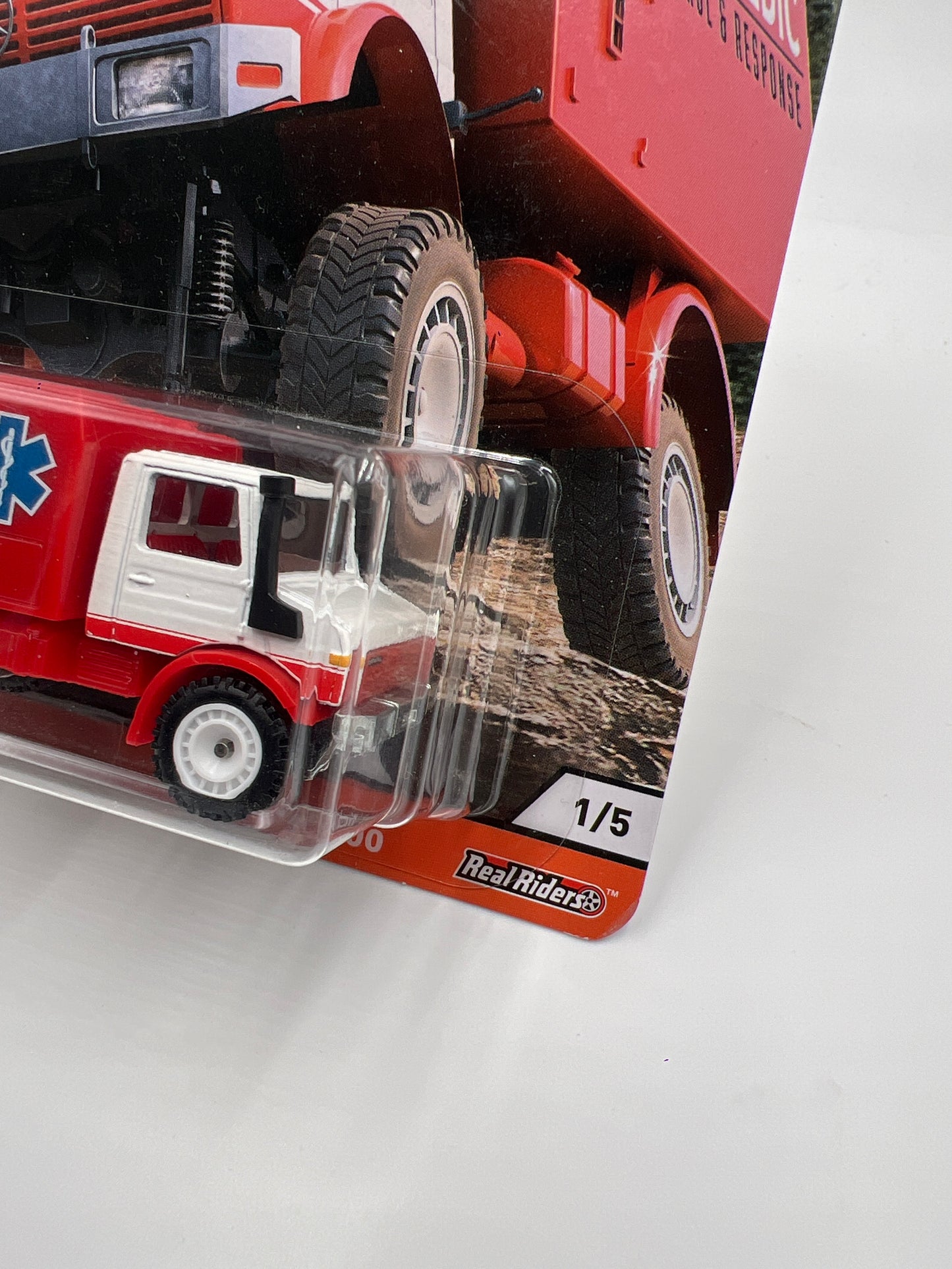 Hot Wheels Car Culture Wild Terrain #1 88 Mercedes Unimog U1300 Red/White 254i