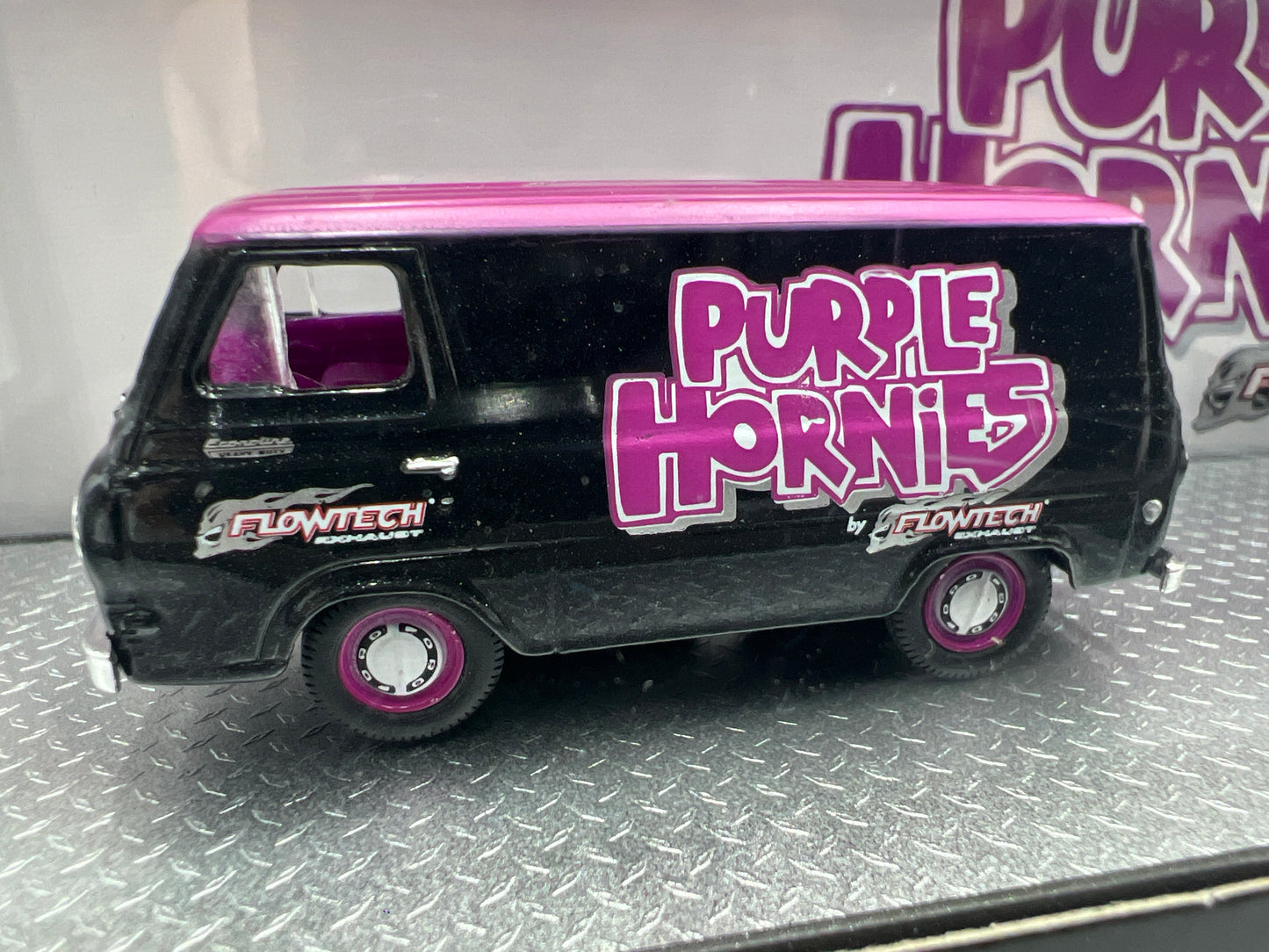 M2 Machines Auto Haulers Purple Hornies 1965 Ford Econoline Delivery Van & 1988 Ford Mustang GT R56