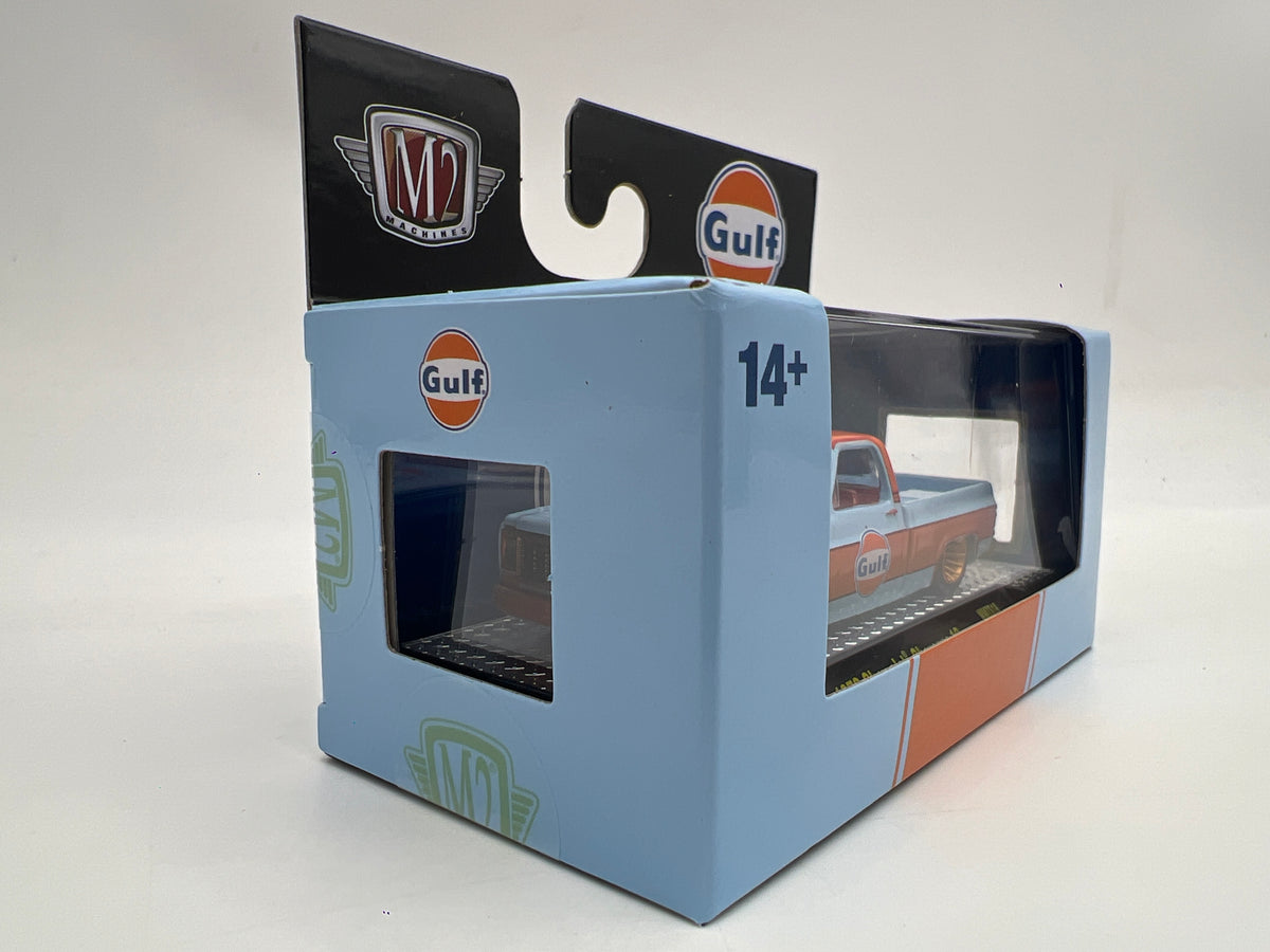 M2 Machines WMTS19 Walmart CHASE Gulf 1973 Chevrolet Cheyenne 10 Blue/Orange