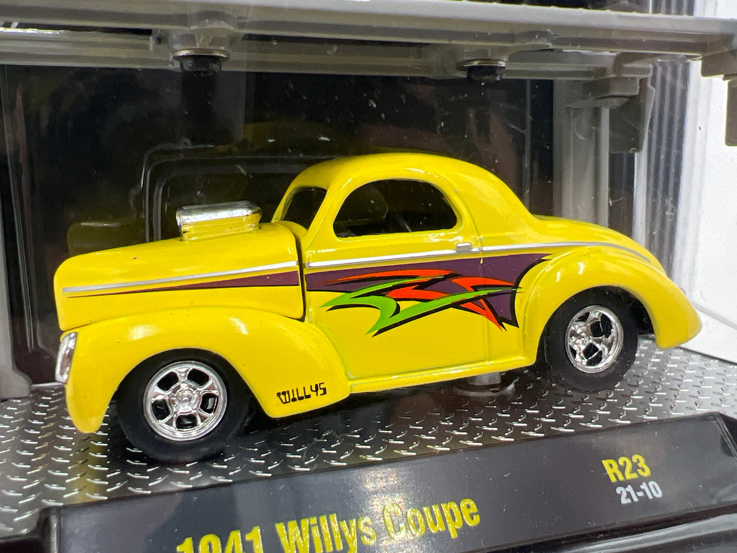M2 Machines Auto-Lift 2 Pack CHASE Willys Americar 1941 Willys Coupe R23