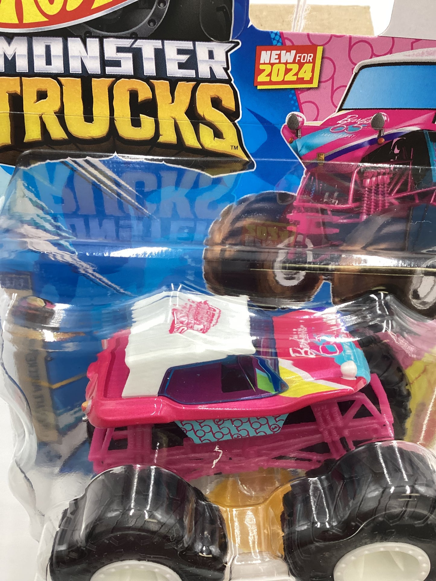 2024 Hot wheels Monster Trucks Freestyle Wreckers #8 Meyers Manx Barbie Pink 132A