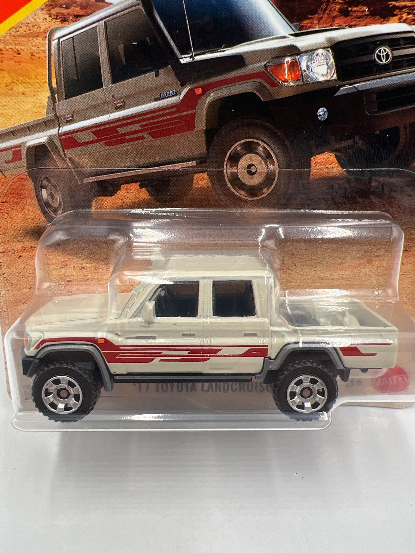 2026 Matchbox #40 17 Toyota Landcruiser 78 215D