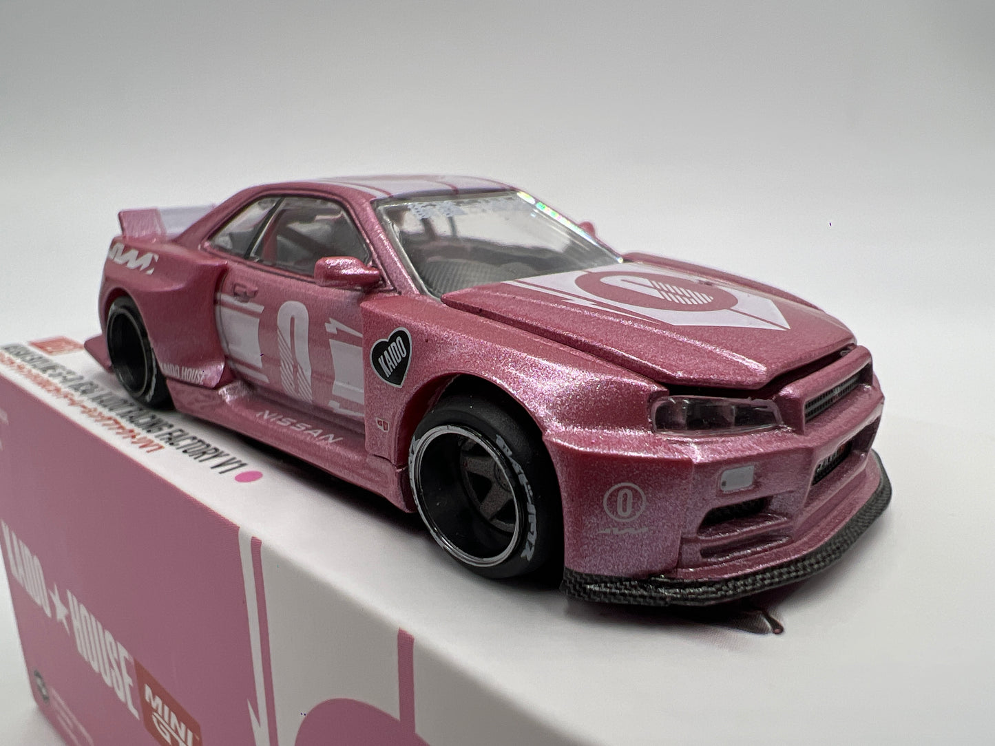 Mini GT Kaido House #128 Nissan Skyline GT-R R34 Kaido Racing Factory V1 Pink