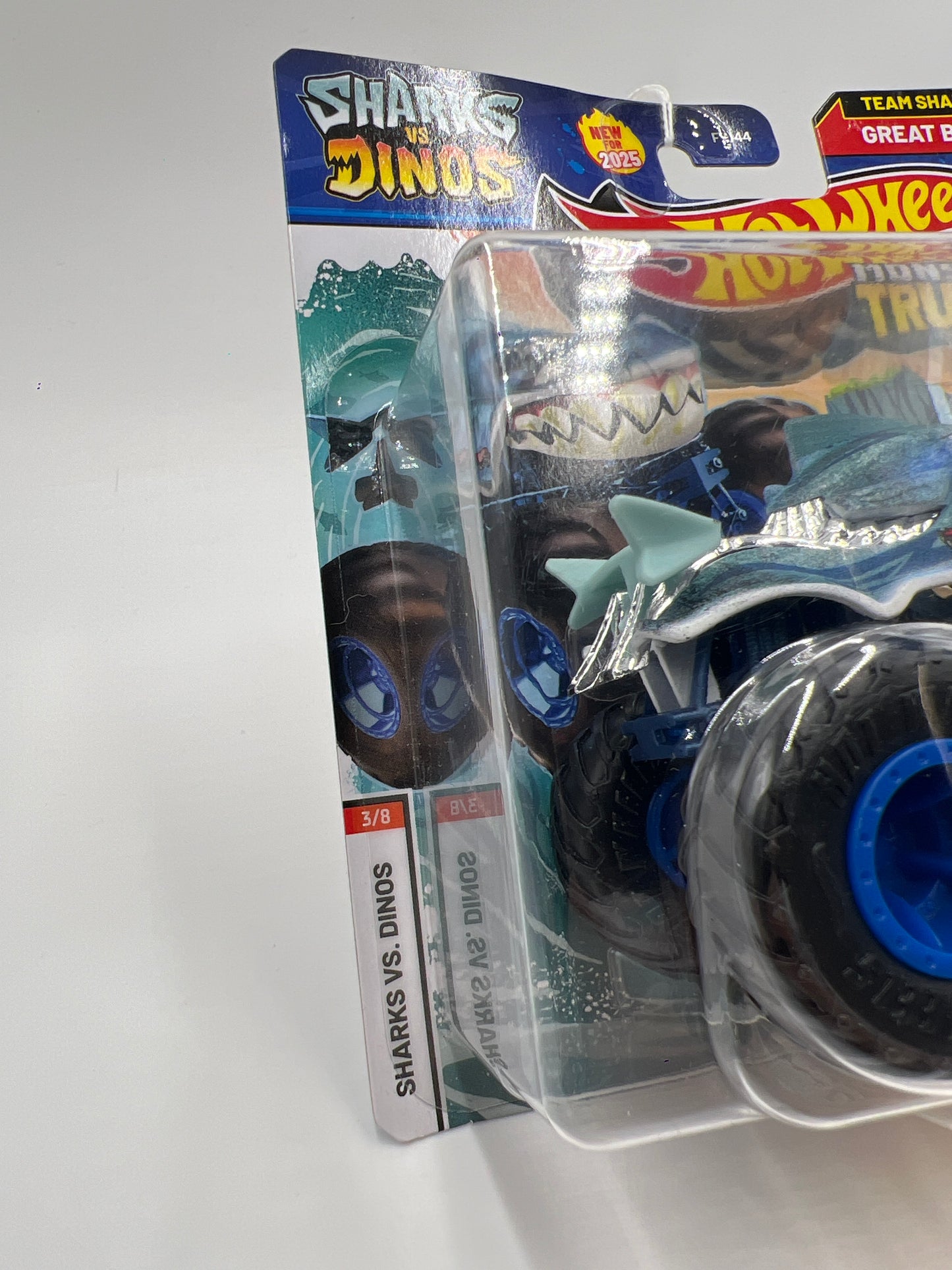 2025 Hot Wheels Monster Trucks Sharks Vs Dinos #3 Great Bite 127G