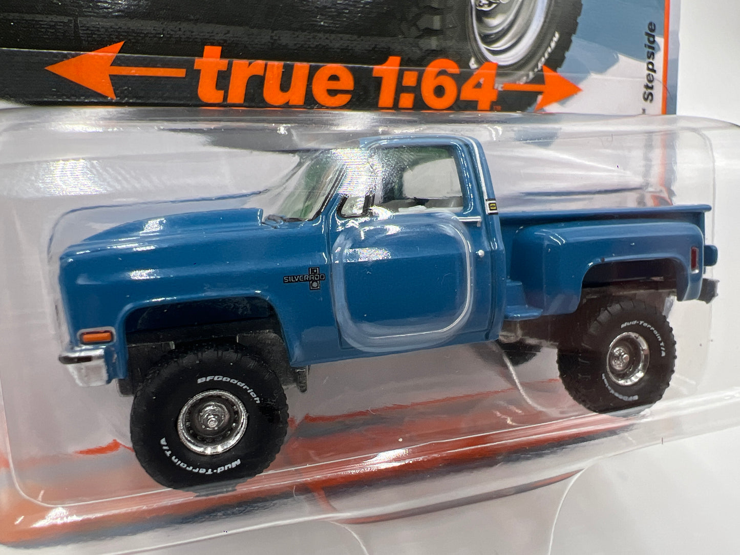 Auto World Muscle Trucks Release 3 Version A 1981 Chevy Silverado Stepside Blue 185B