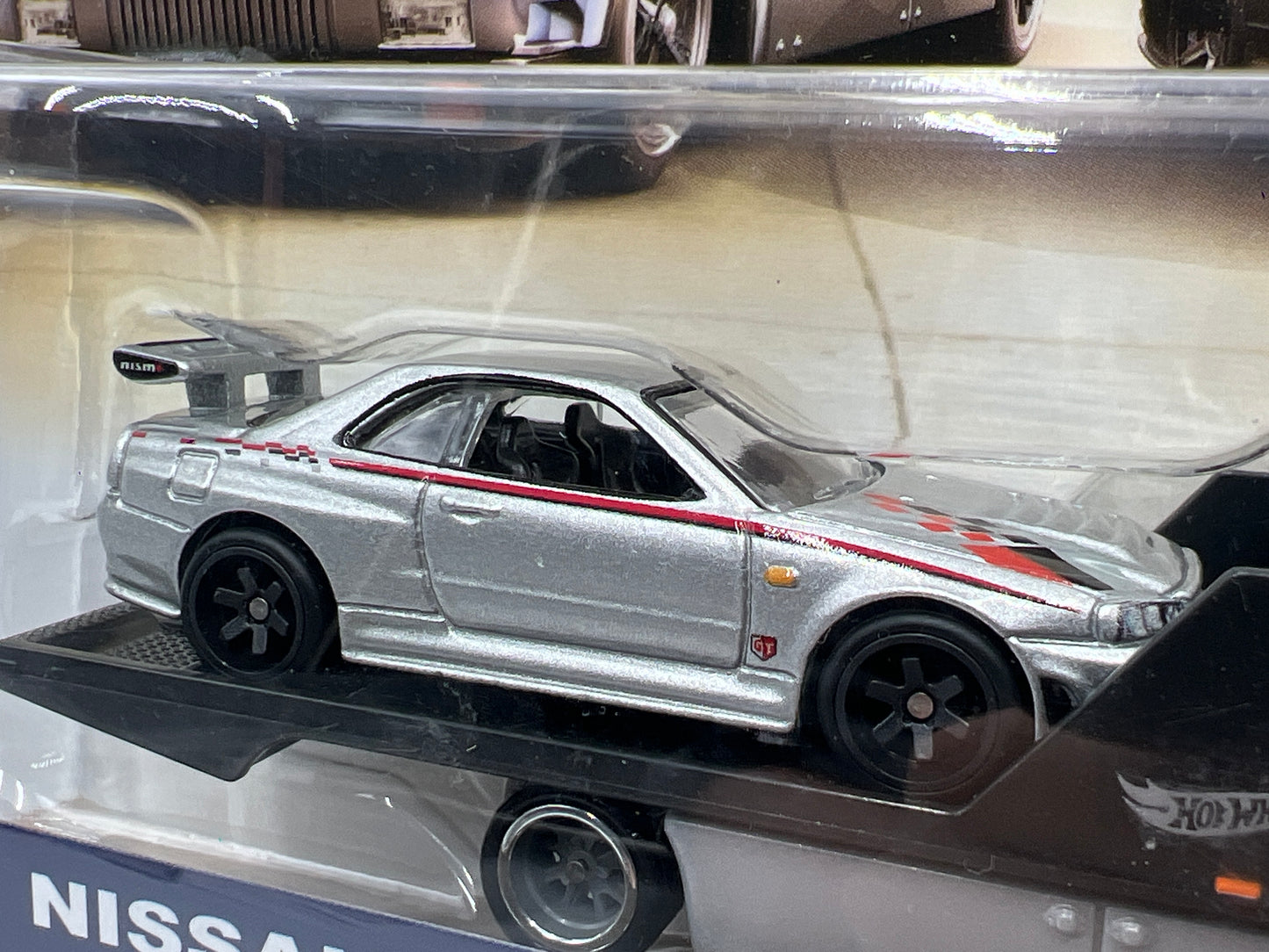 Hot Wheels Car Culture Team Transport #12 Nismo Nissan Skyline GT-R BNR34 & Aero Lift W/Protector