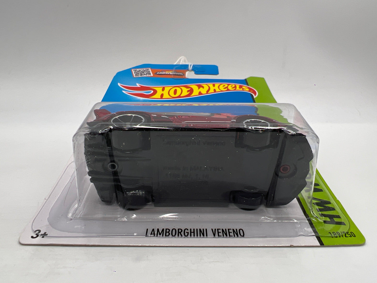 2015 Hot Wheels Workshop #189 Lamborghini Veneno Red International Card