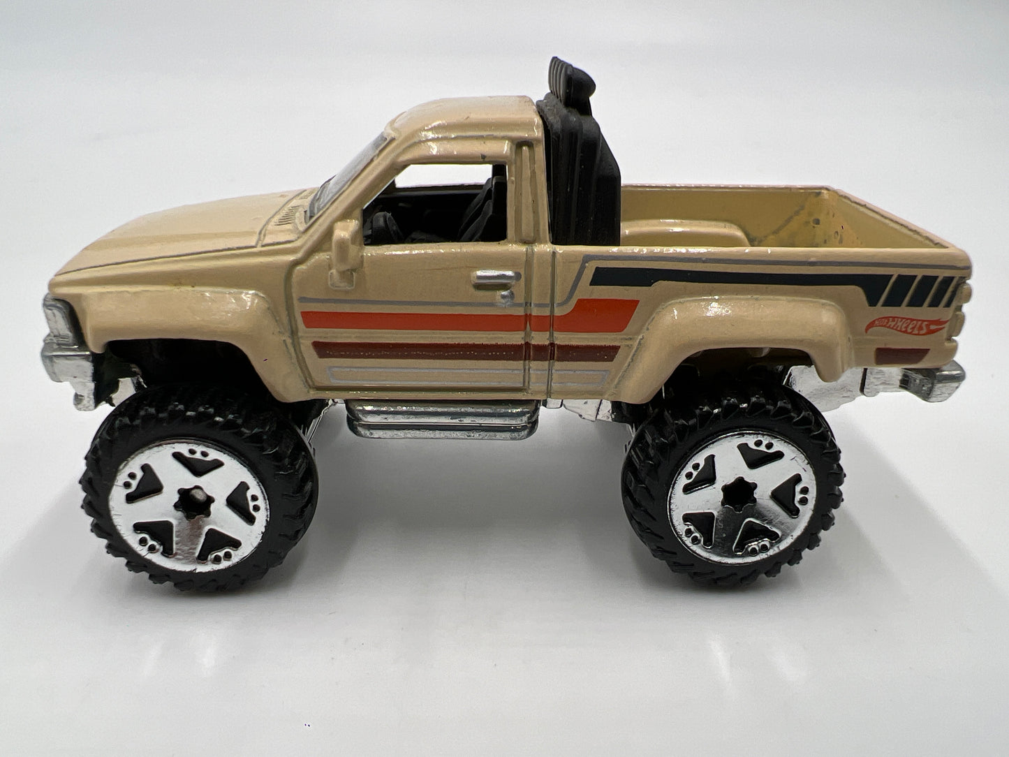 Hot Wheels Mainline 87 Toyota Pickup Truck Tan Loose