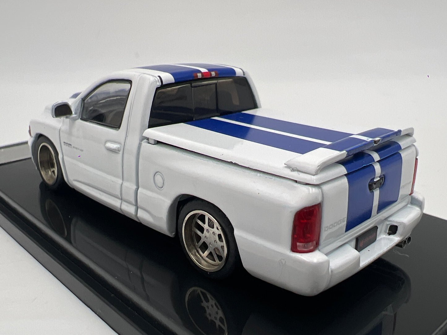 Shoom 64 Models 1:64 Dodge Ram SRT-10 White/Blue Stripes W/Accessories