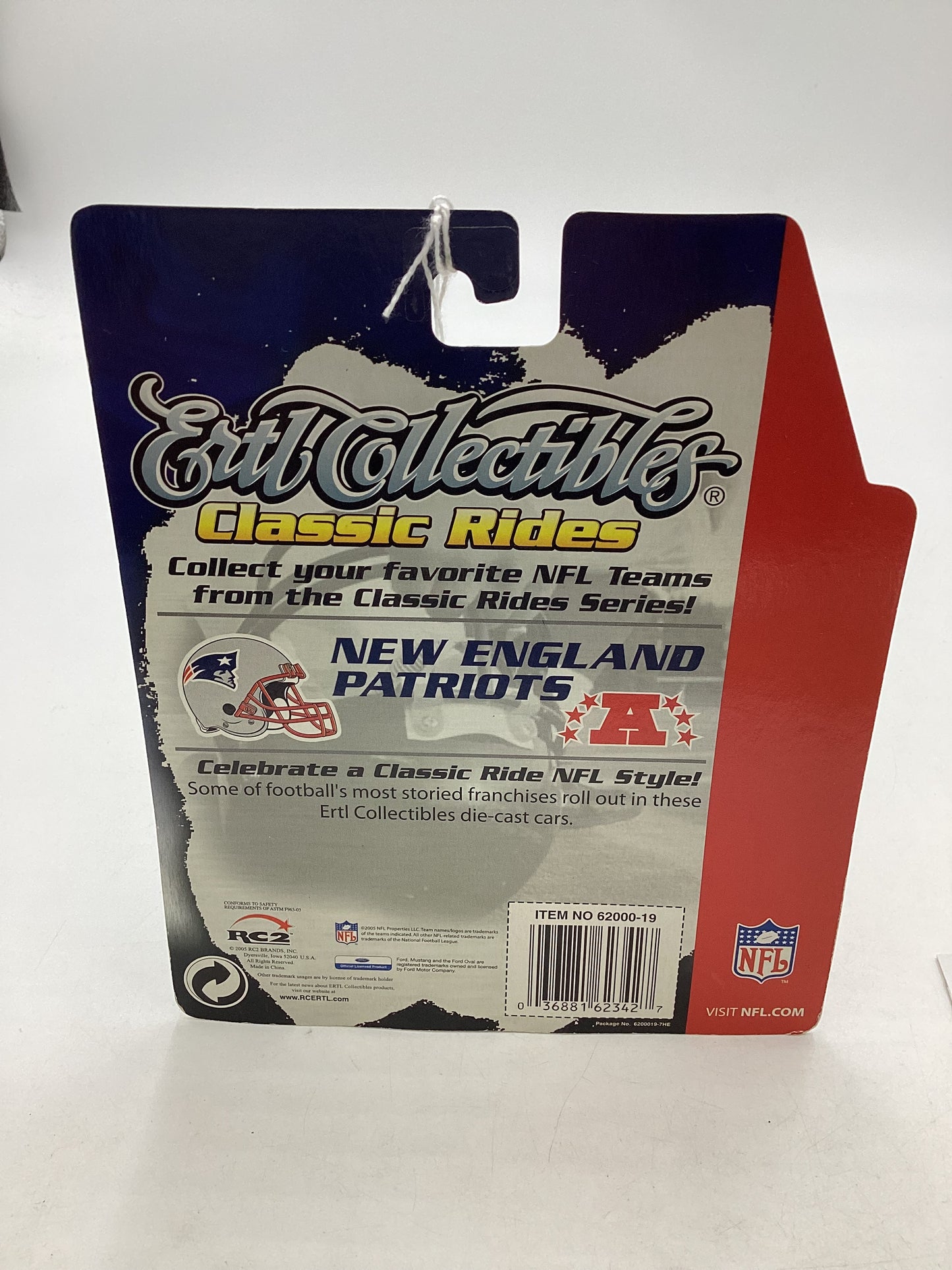 2005 Ertl Collectibles Classic Rides 64 1/2 Mustang NFL Patriots (SR)