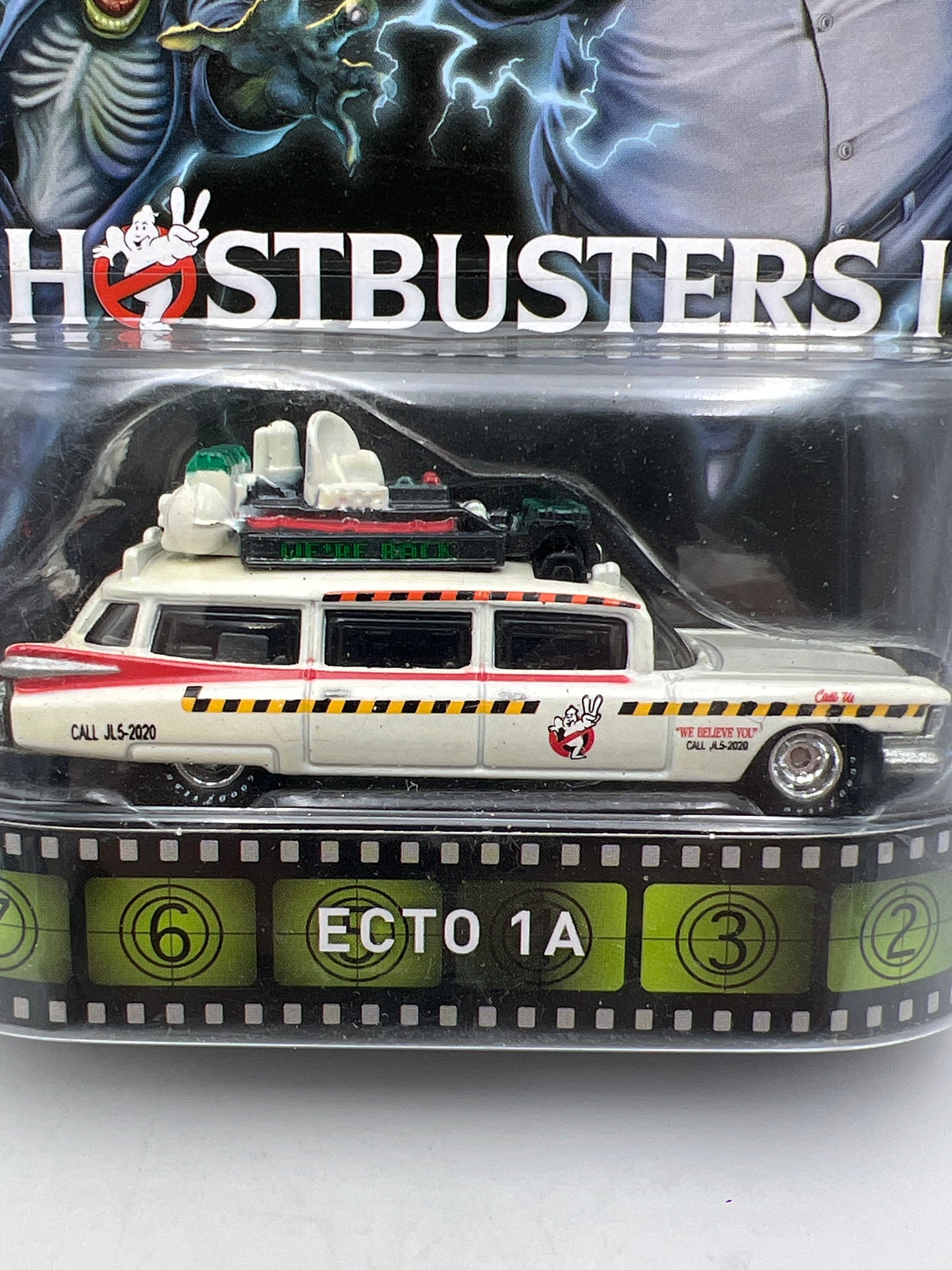 Hot Wheels Retro Entertainment Ghostbusters II Ecto-1A White W/Protector