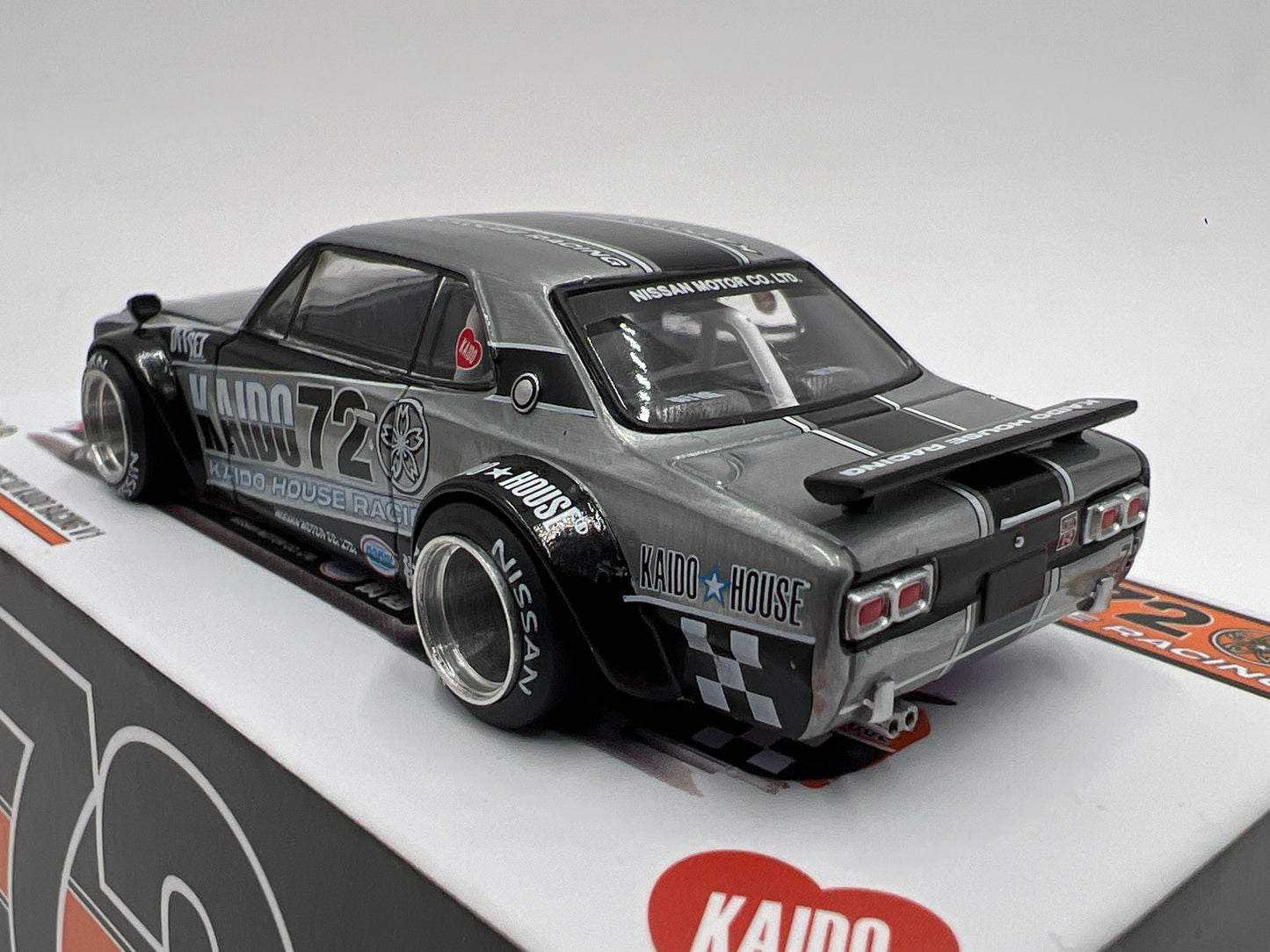 Mini GT Kaido House #195 CHASE Nissan Skyline 2000GT-R KPGC 10 Kaido Racing V1
