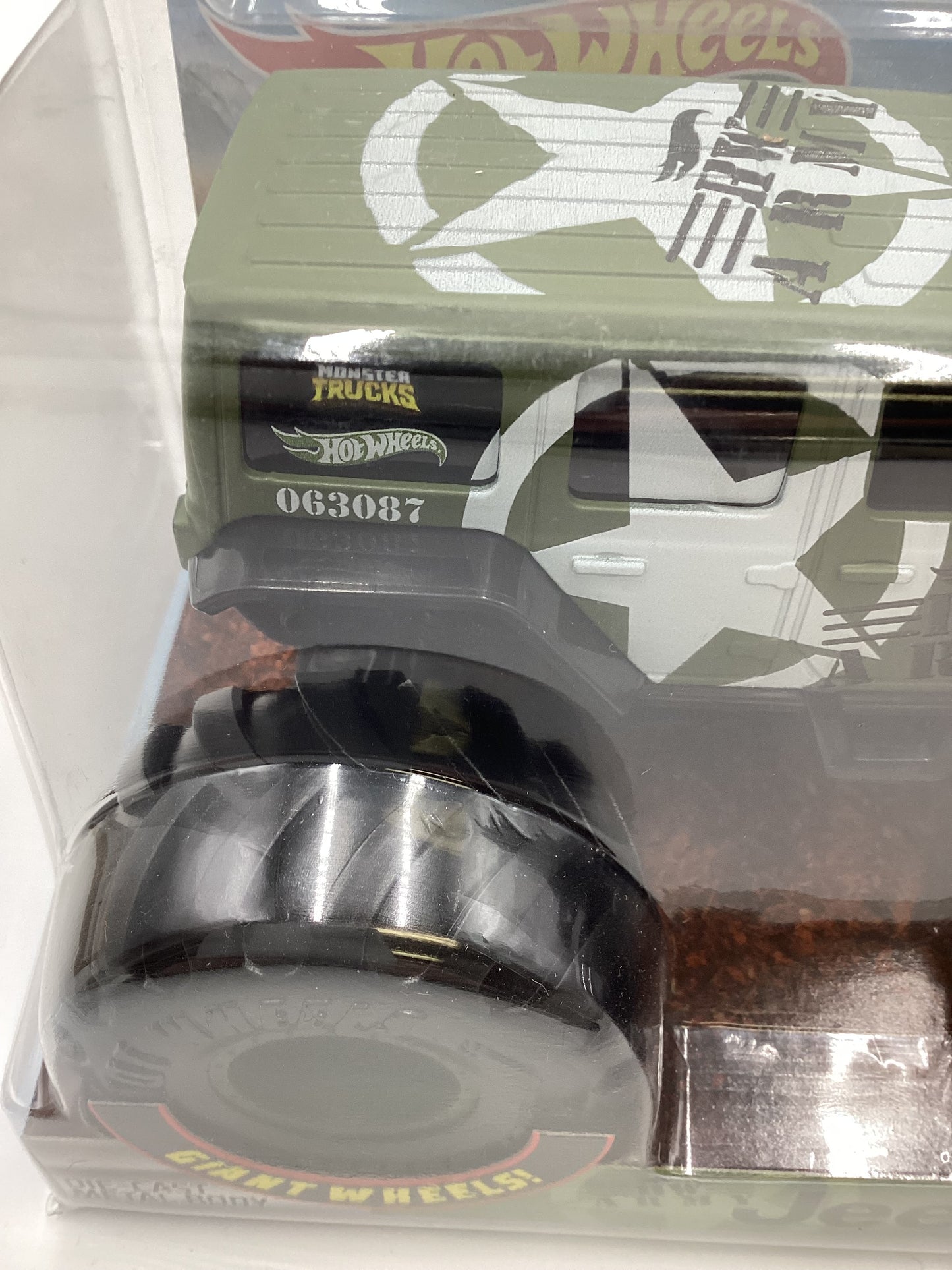 2020 Hot Wheels Monster Trucks Giant Wheels HW Army Jeep