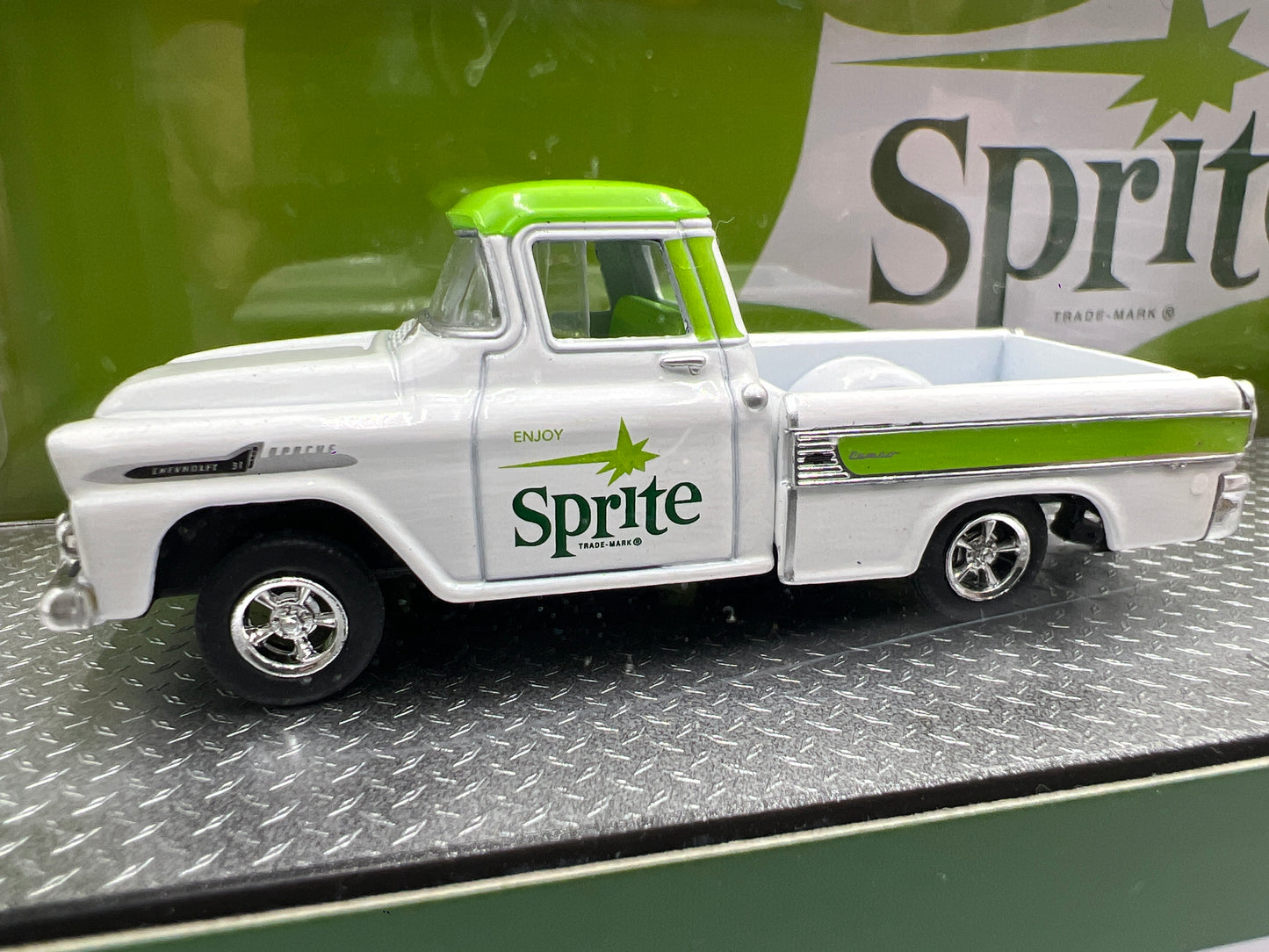 M2 Machines Auto Haulers Sprite 1958 Chevrolet Cameo Truck & 1970 Chevrolet Chevelle SS 454 TW13