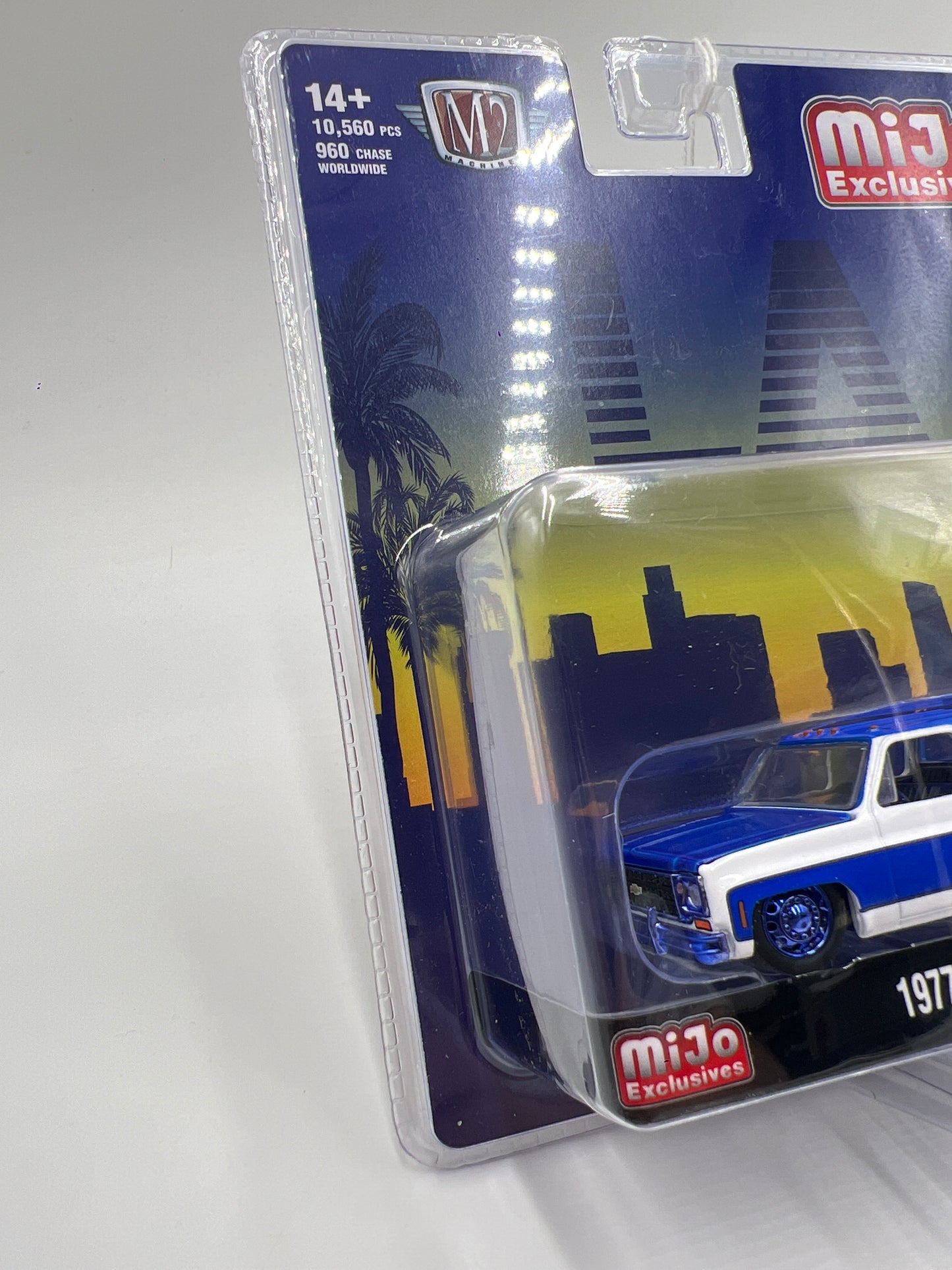 2025 M2 Machines Mijo Exclusives CHASE LA 1977 Chevrolet Cheyenne Super 30 White/Blue