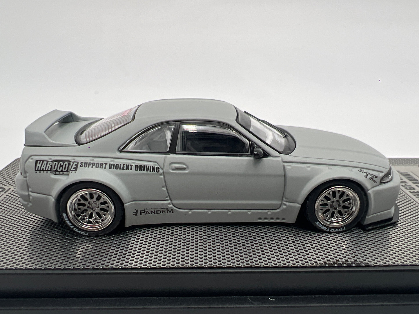 Inno64 1/64 Nissan Skyline GT-R R33 Pandem/Rocket Bunny Primer Gray