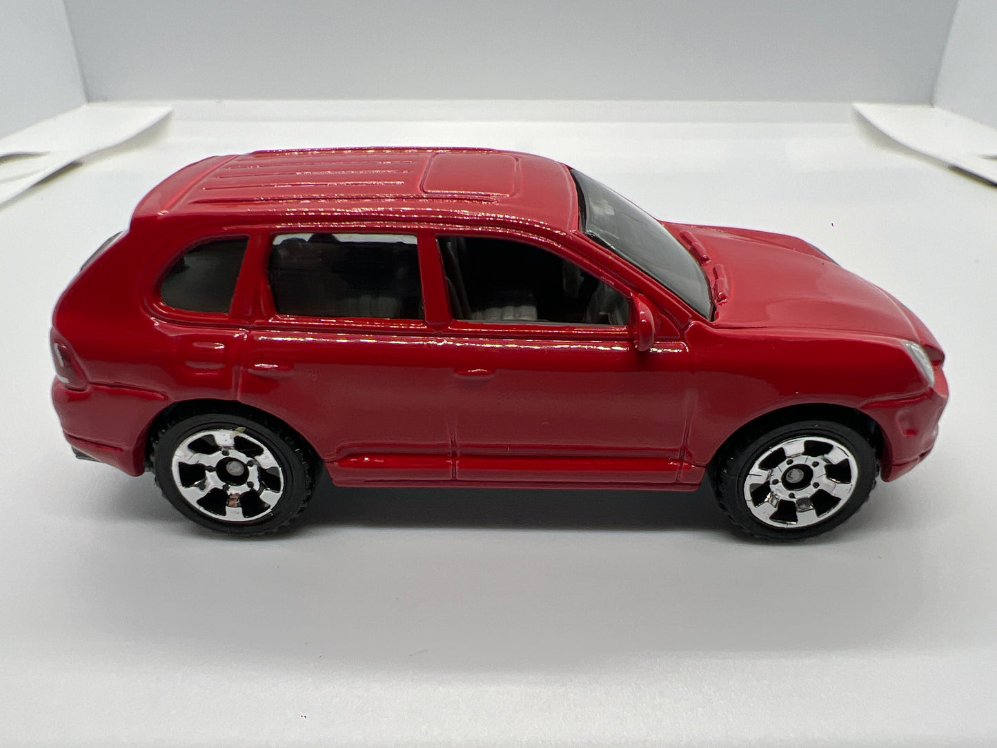 Matchbox 1/64 Porsche Cayenne Turbo Red Loose