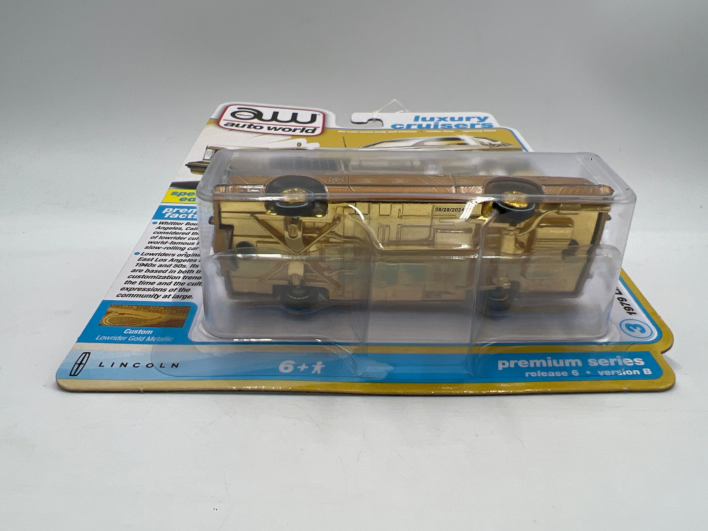 Auto World Luxury Cruisers Release 6 Version B 1979 Lincoln Continental Lowrider Gold 184C