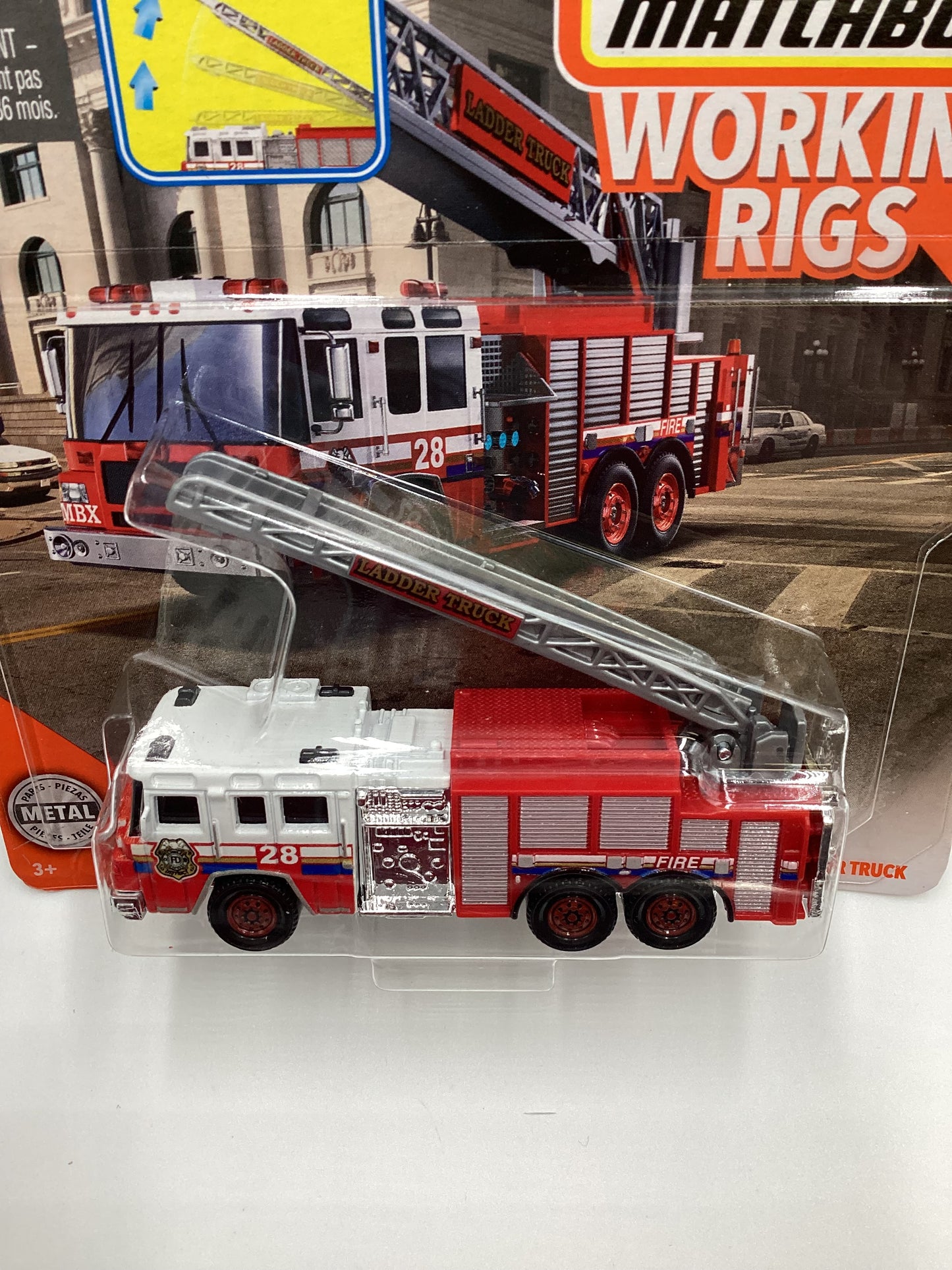 2019 Matchbox Working rigs #5 Pierce Quantum Aerial Platform Ladder Truck 166A