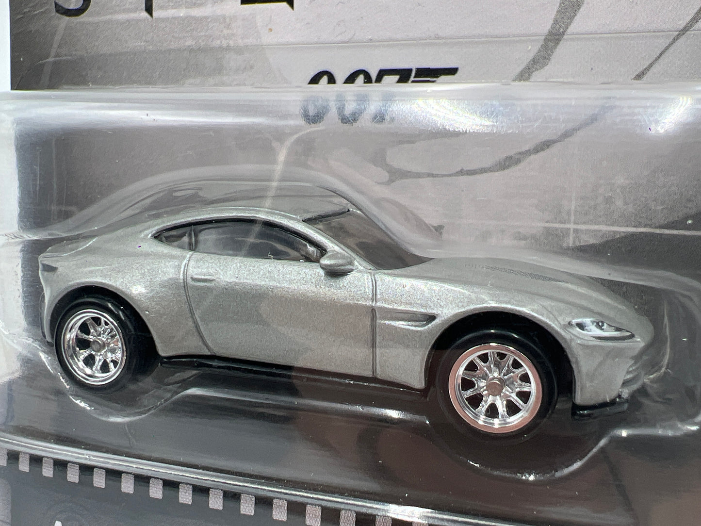 Hot Wheels Premium Retro Entertainment 007 Spectre Aston Martin DB10 Silver 244C
