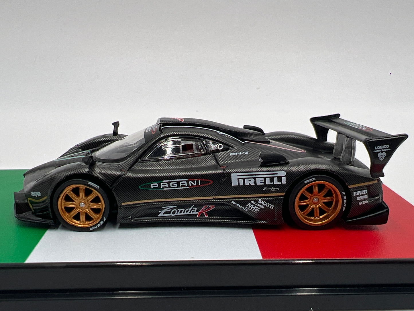 Tarmac Works x Global 64 Special Edition Pagani Zonda R Nurburgring Lap Time Record Edition